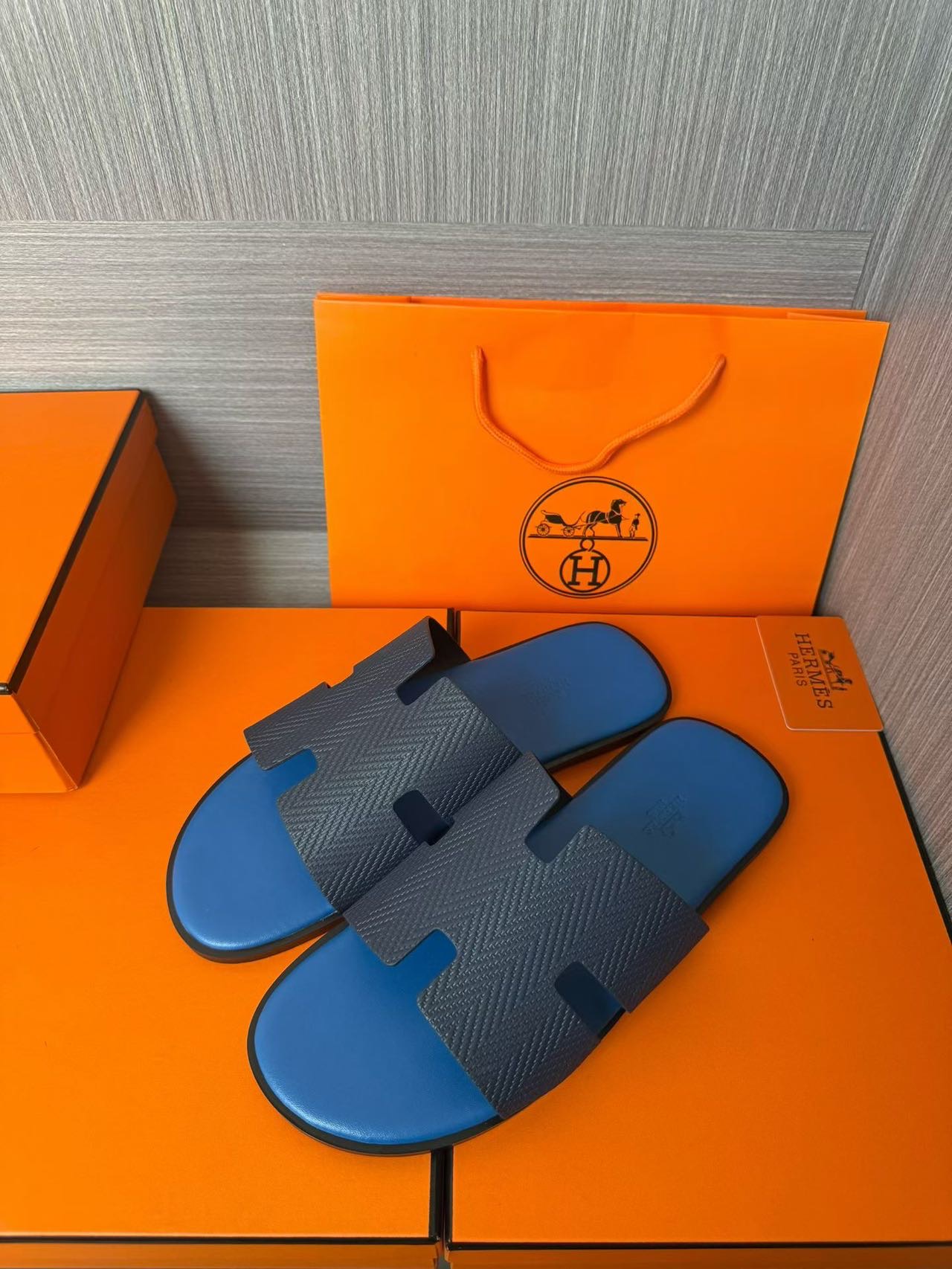 Hermès A貨 男女款 H 型皮革涼拖 亮藍撞色| 13 Hermès A貨 男女款 H 型皮革涼拖 亮藍撞色