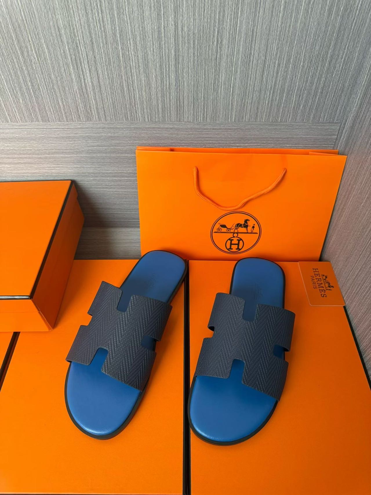 Hermès A貨 男女款 H 型皮革涼拖 亮藍撞色| 12 Hermès A貨 男女款 H 型皮革涼拖 亮藍撞色
