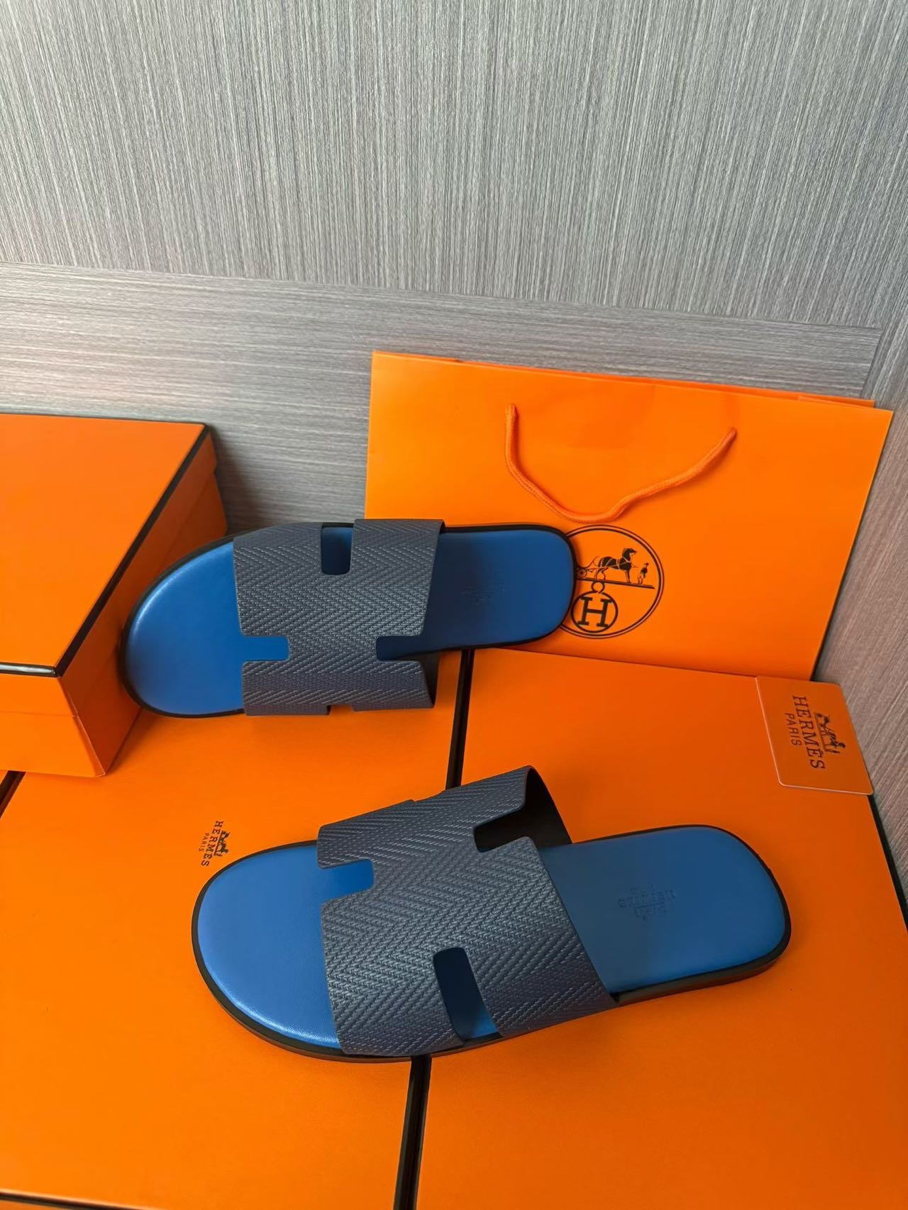 Hermès A貨 男女款 H 型皮革涼拖 亮藍撞色| 11 Hermès A貨 男女款 H 型皮革涼拖 亮藍撞色