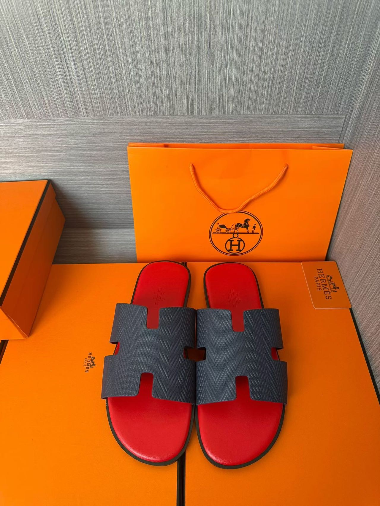 Hermès 一比一 男女款 H 型壓紋皮革涼拖 紅藍撞色