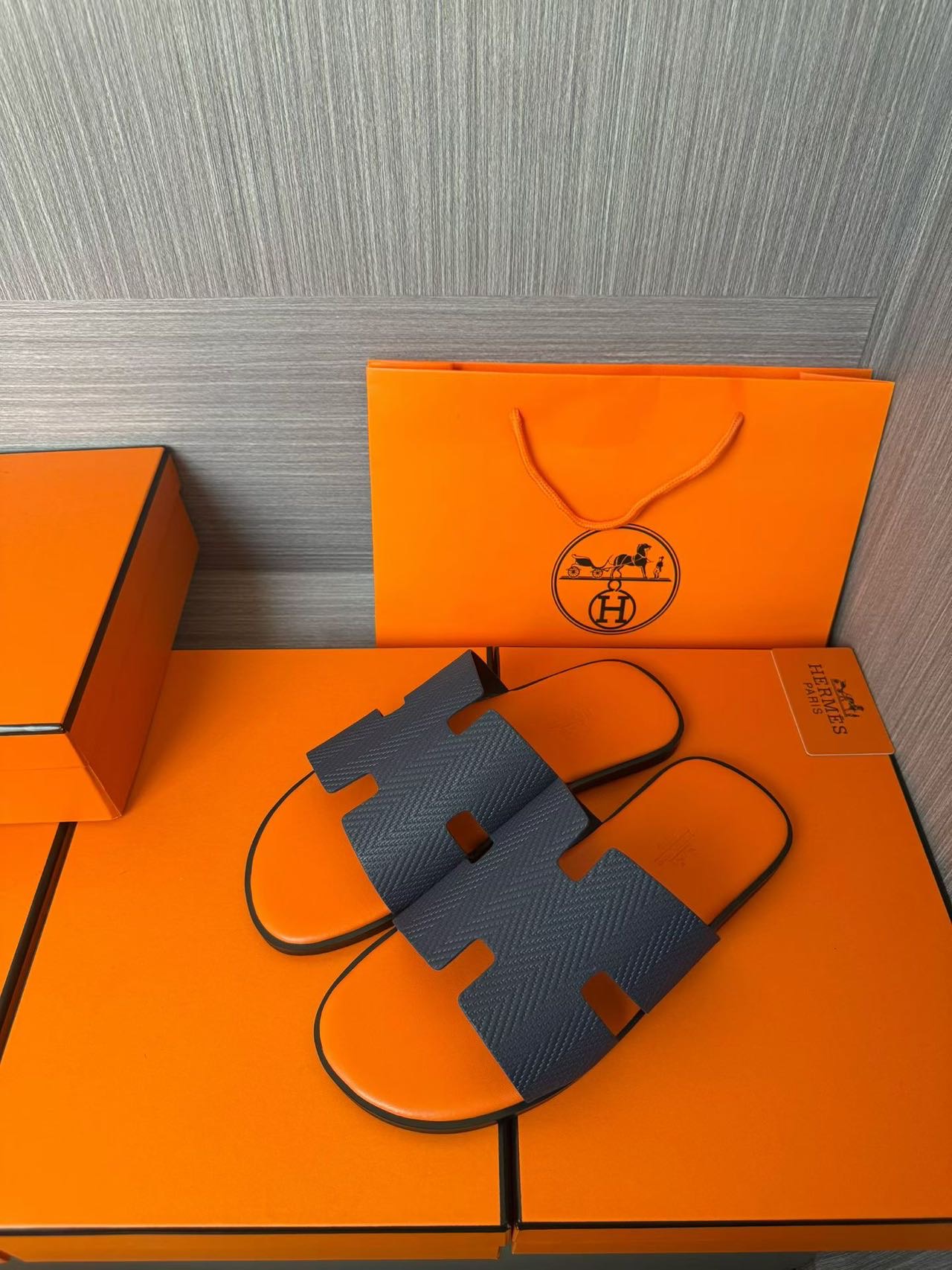 Hermès 原單 男女款 H 型壓紋皮革涼拖 橘灰對比| 13 Hermès 原單 男女款 H 型壓紋皮革涼拖 橘灰對比
