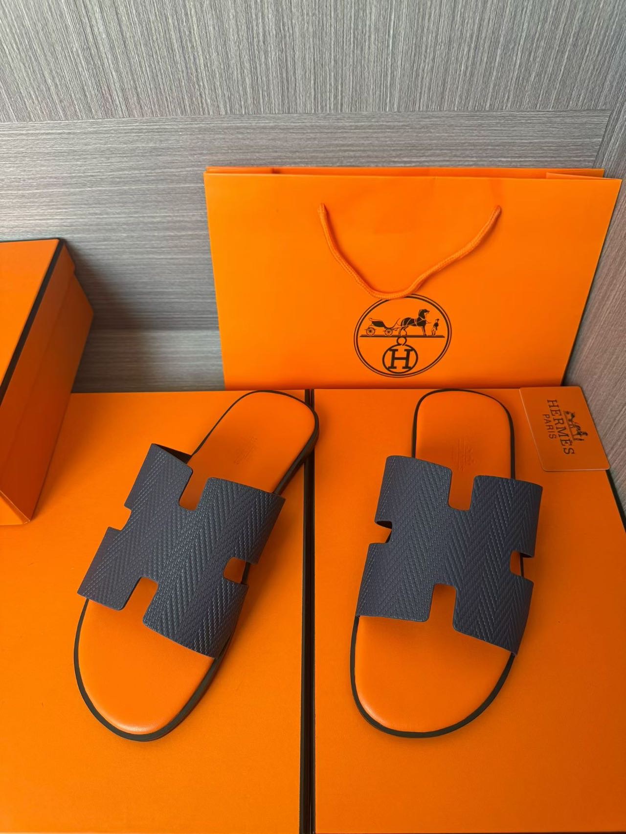 Hermès 原單 男女款 H 型壓紋皮革涼拖 橘灰對比| 12 Hermès 原單 男女款 H 型壓紋皮革涼拖 橘灰對比