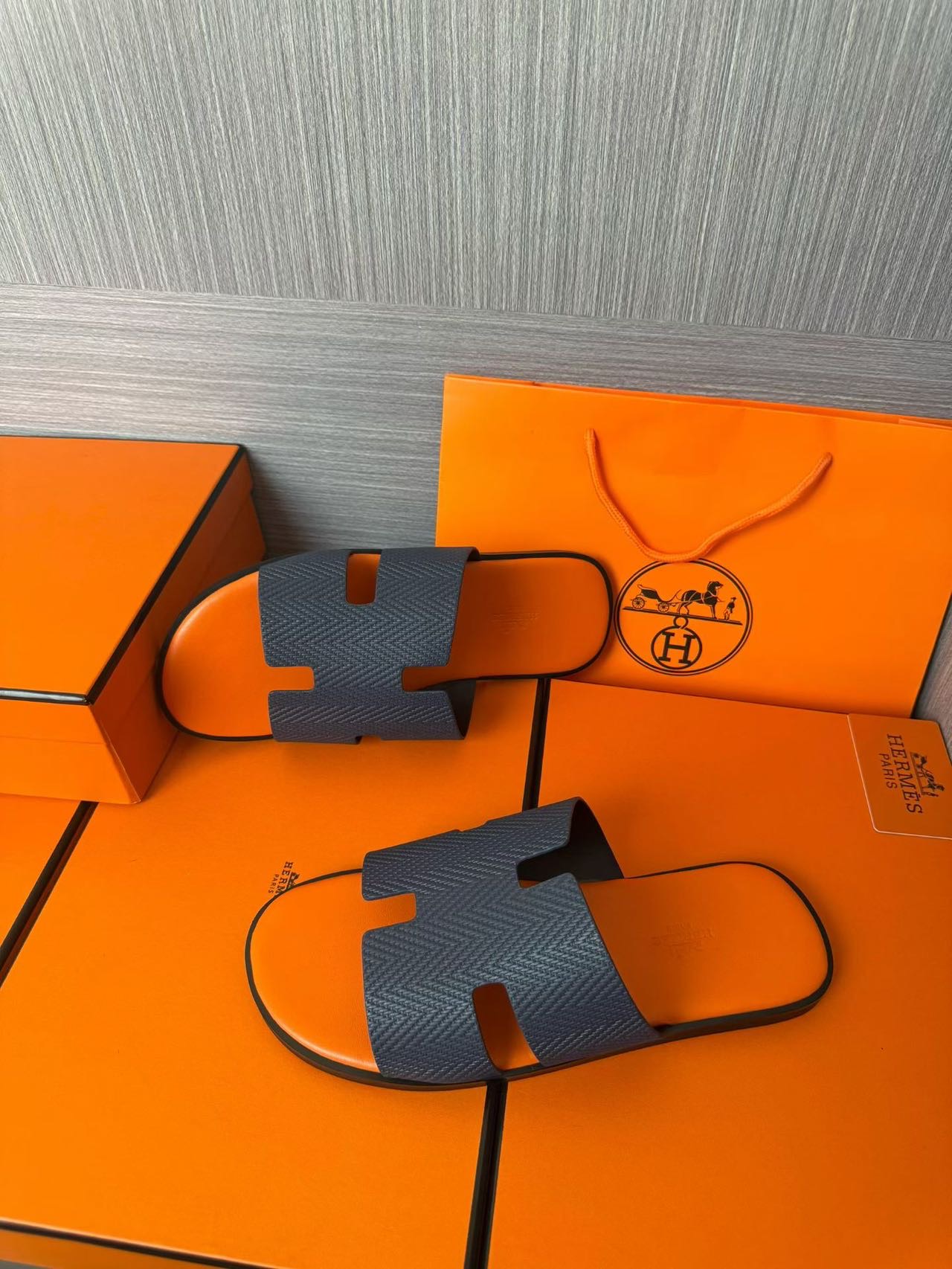 Hermès 原單 男女款 H 型壓紋皮革涼拖 橘灰對比| 11 Hermès 原單 男女款 H 型壓紋皮革涼拖 橘灰對比