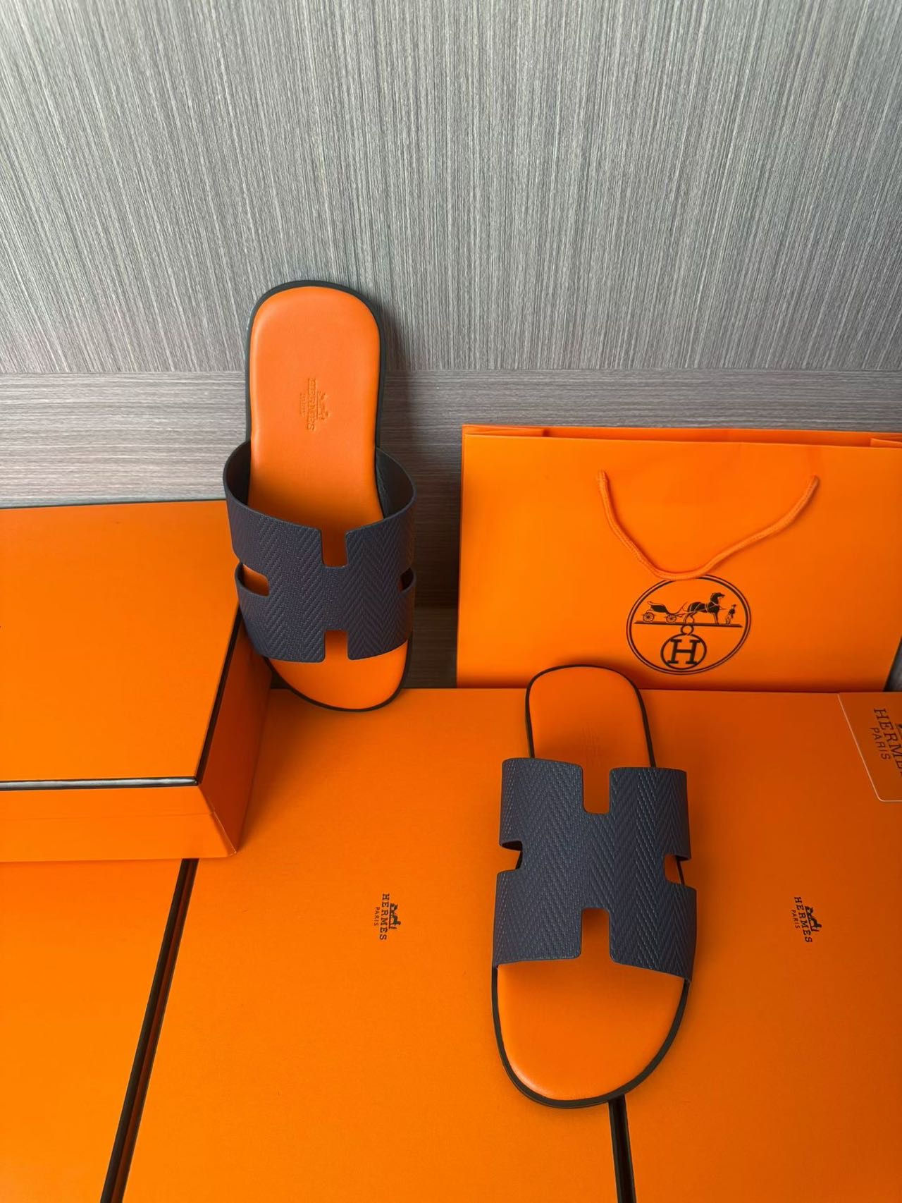 Hermès 原單 男女款 H 型壓紋皮革涼拖 橘灰對比| 10 Hermès 原單 男女款 H 型壓紋皮革涼拖 橘灰對比