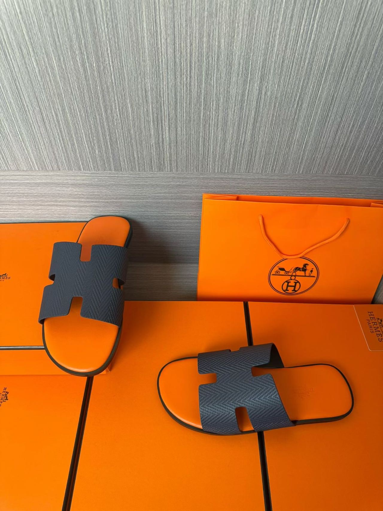 Hermès 原單 男女款 H 型壓紋皮革涼拖 橘灰對比| 9 Hermès 原單 男女款 H 型壓紋皮革涼拖 橘灰對比