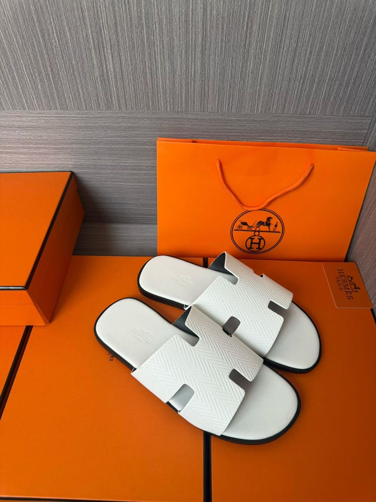 Hermès A貨 男女款 H 型壓紋皮革涼拖 亮白極淨| 14 Hermès A貨 男女款 H 型壓紋皮革涼拖 亮白極淨