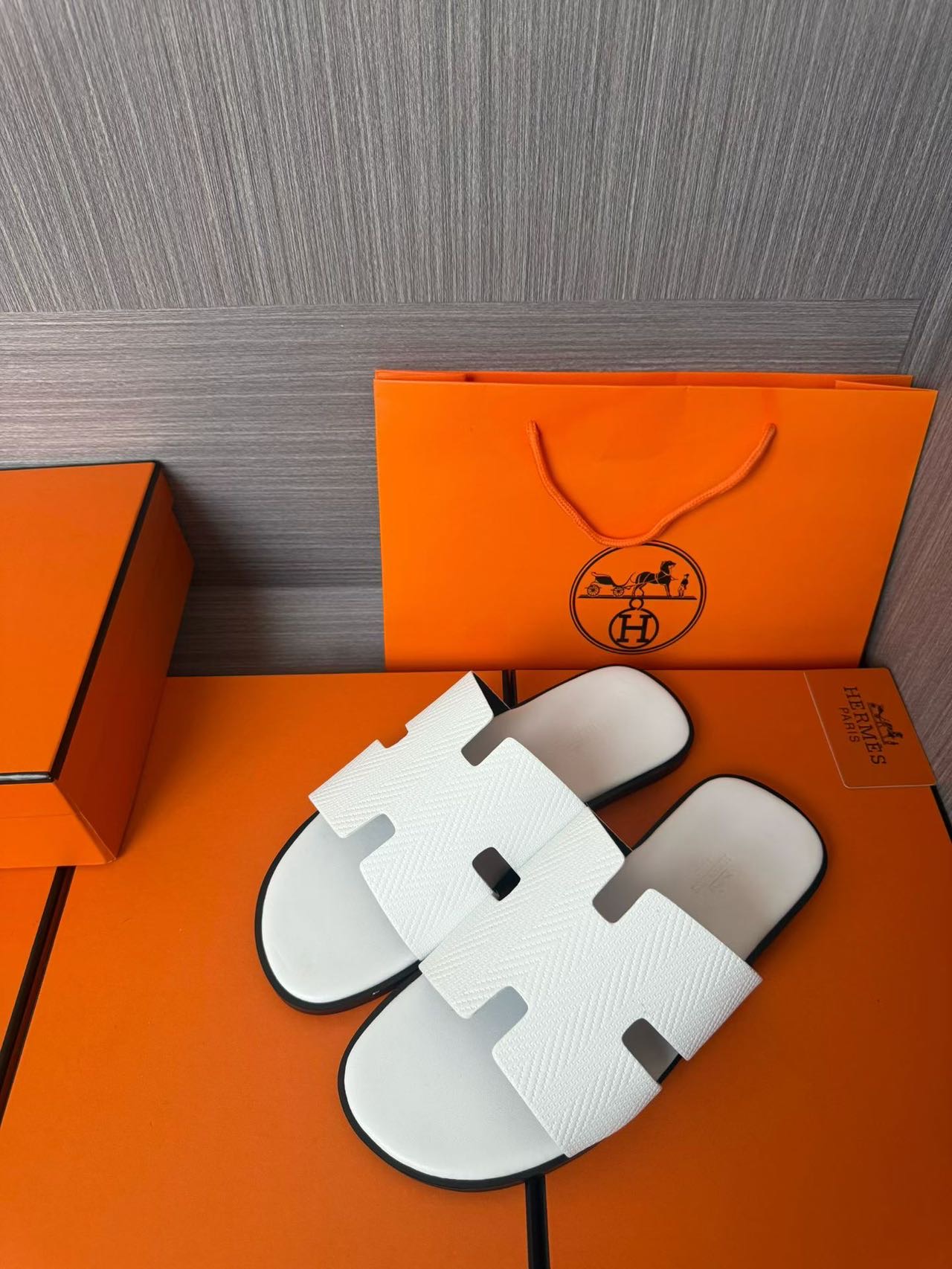 Hermès A貨 男女款 H 型壓紋皮革涼拖 亮白極淨| 13 Hermès A貨 男女款 H 型壓紋皮革涼拖 亮白極淨
