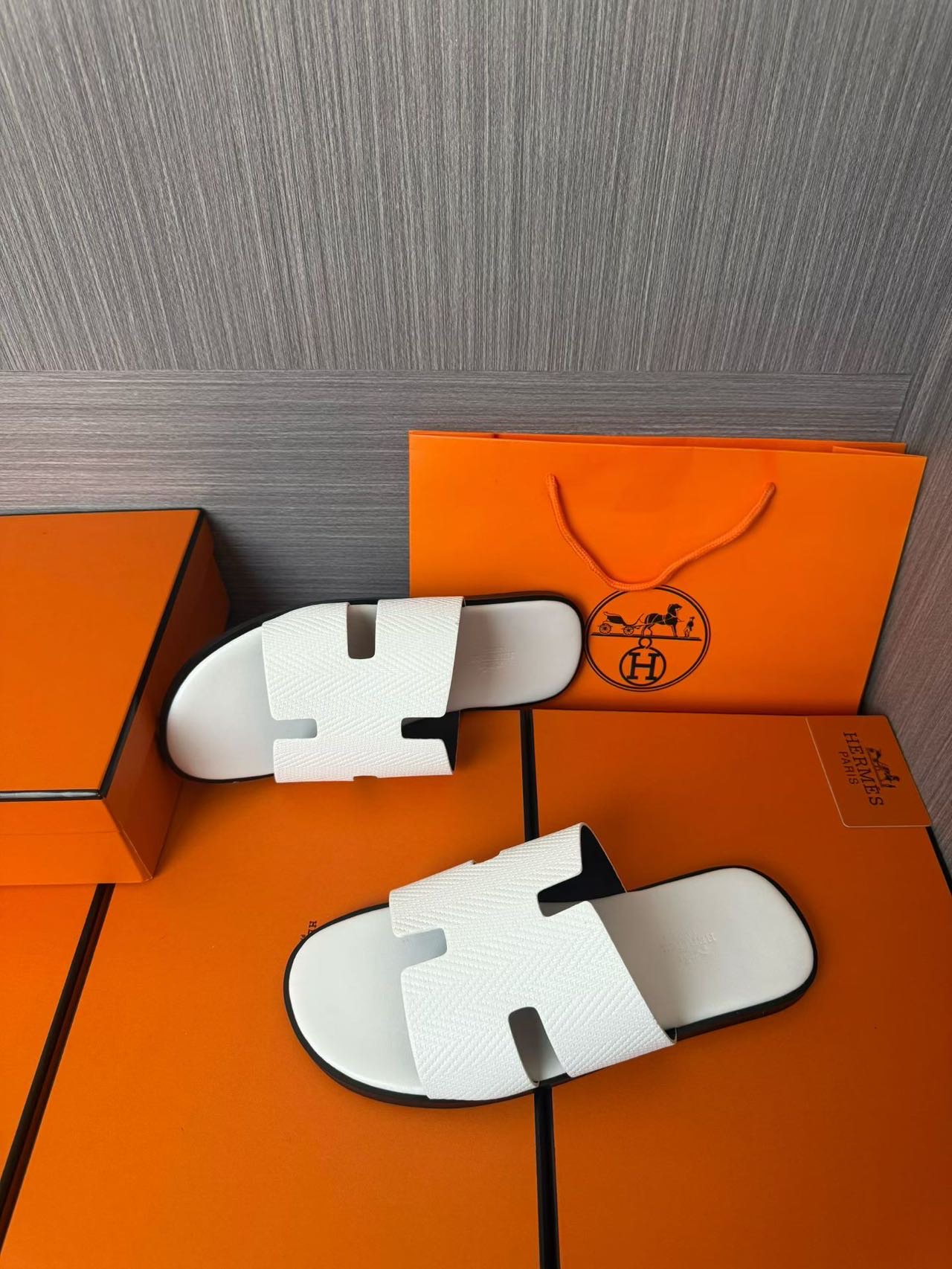 Hermès A貨 男女款 H 型壓紋皮革涼拖 亮白極淨| 11 Hermès A貨 男女款 H 型壓紋皮革涼拖 亮白極淨