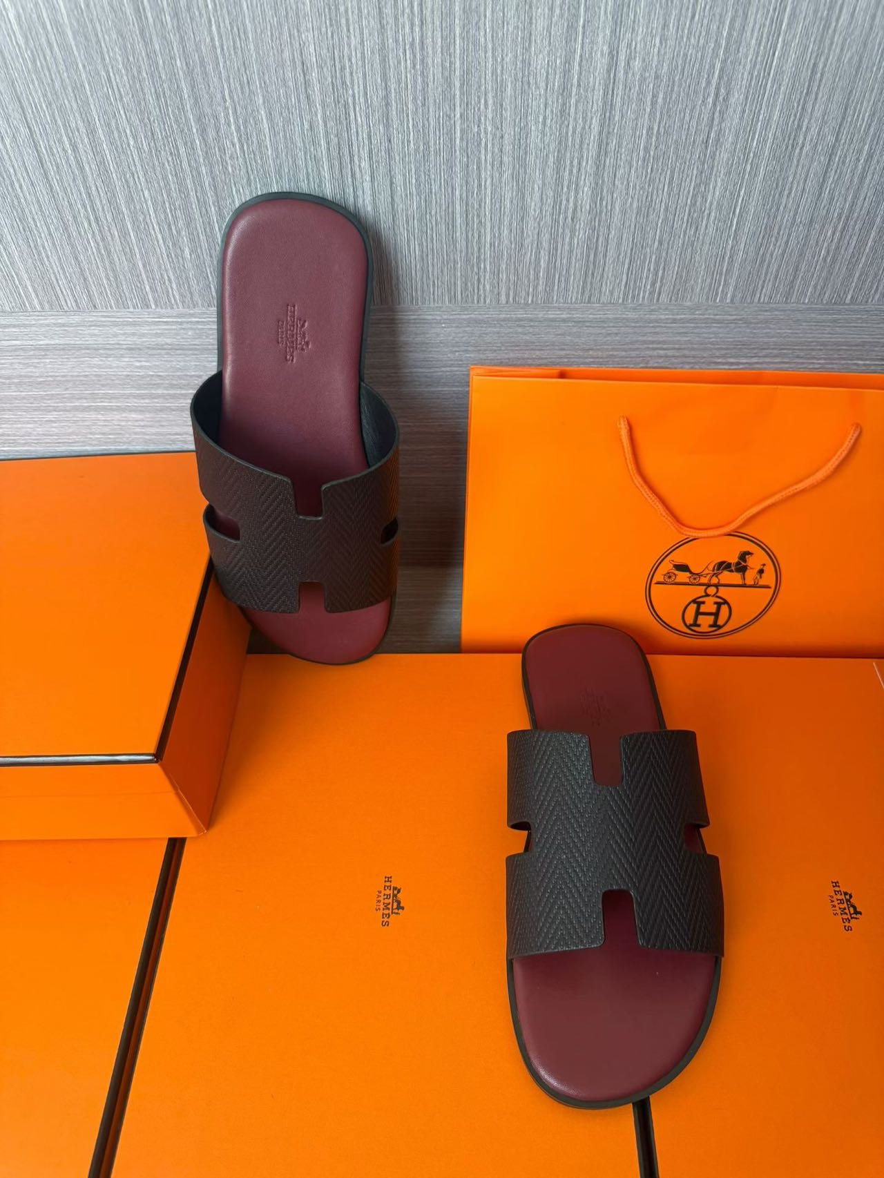 Hermès 高仿 男女款 H 型壓紋皮革涼拖 酒紅黑撞色| 10 Hermès 高仿 男女款 H 型壓紋皮革涼拖 酒紅黑撞色