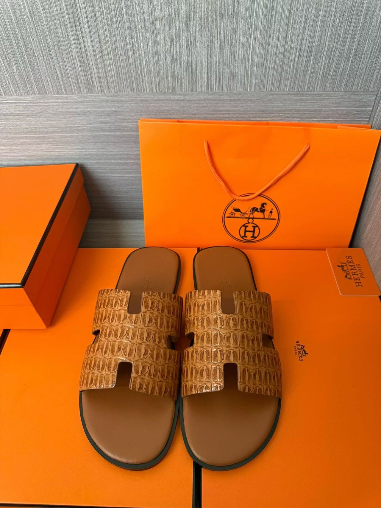 Hermès 一比一 男女款 H 型鱷紋皮革涼拖 焦糖棕經典