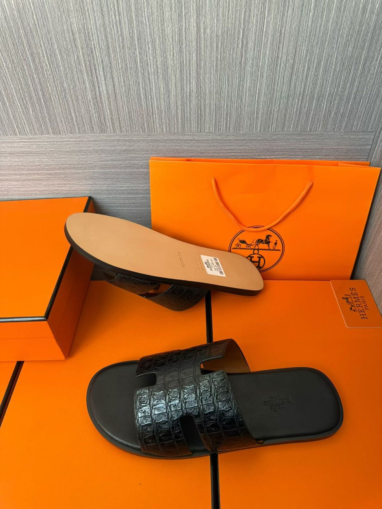 Hermès 高仿 男女款 H 型鱷紋皮革涼拖 全黑質感| 7 Hermès 高仿 男女款 H 型鱷紋皮革涼拖 全黑質感