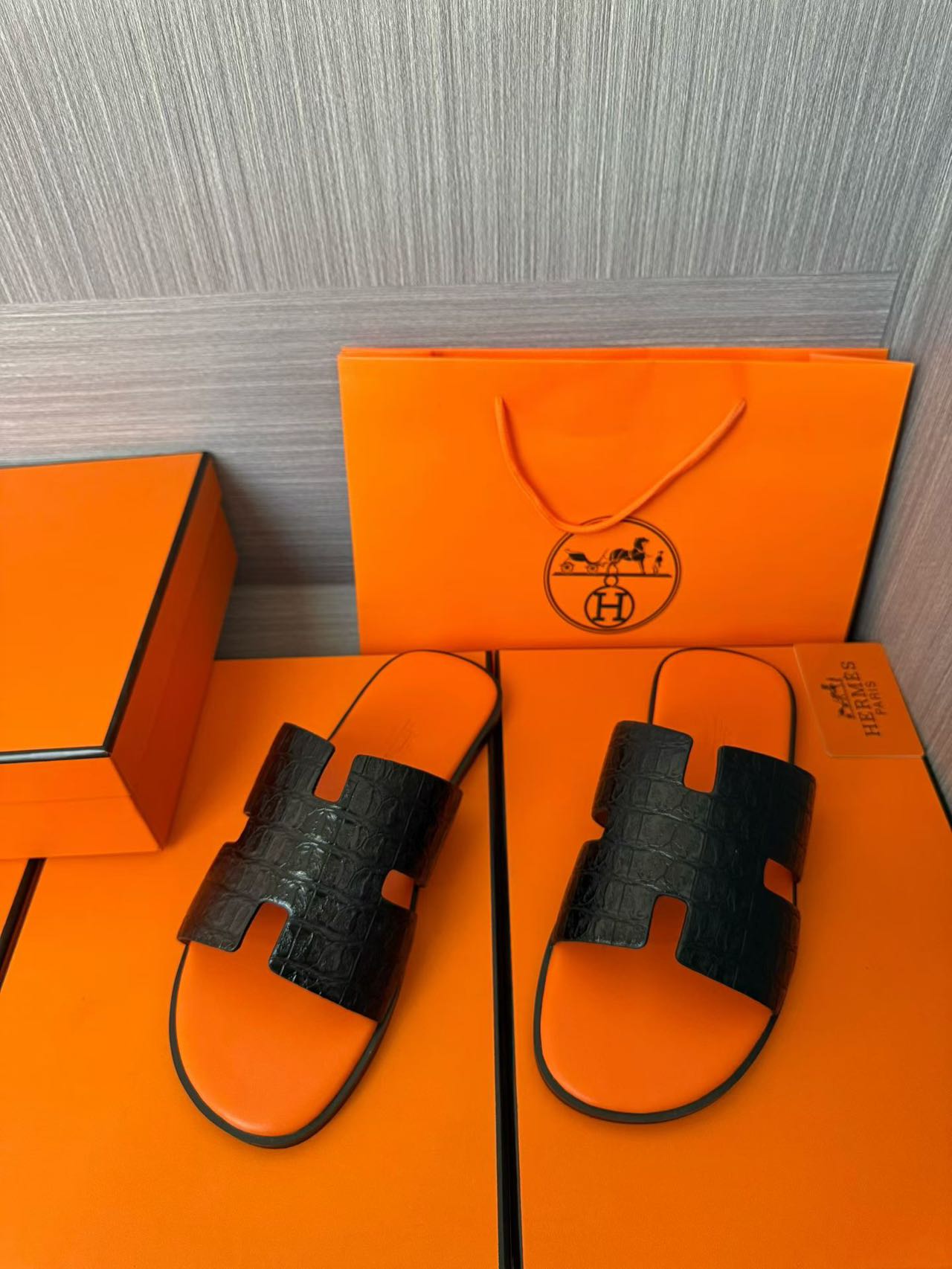 Hermès 一比一 男女款 H 型鱷紋皮革涼拖 黑鱷橘底| 12 Hermès 一比一 男女款 H 型鱷紋皮革涼拖 黑鱷橘底