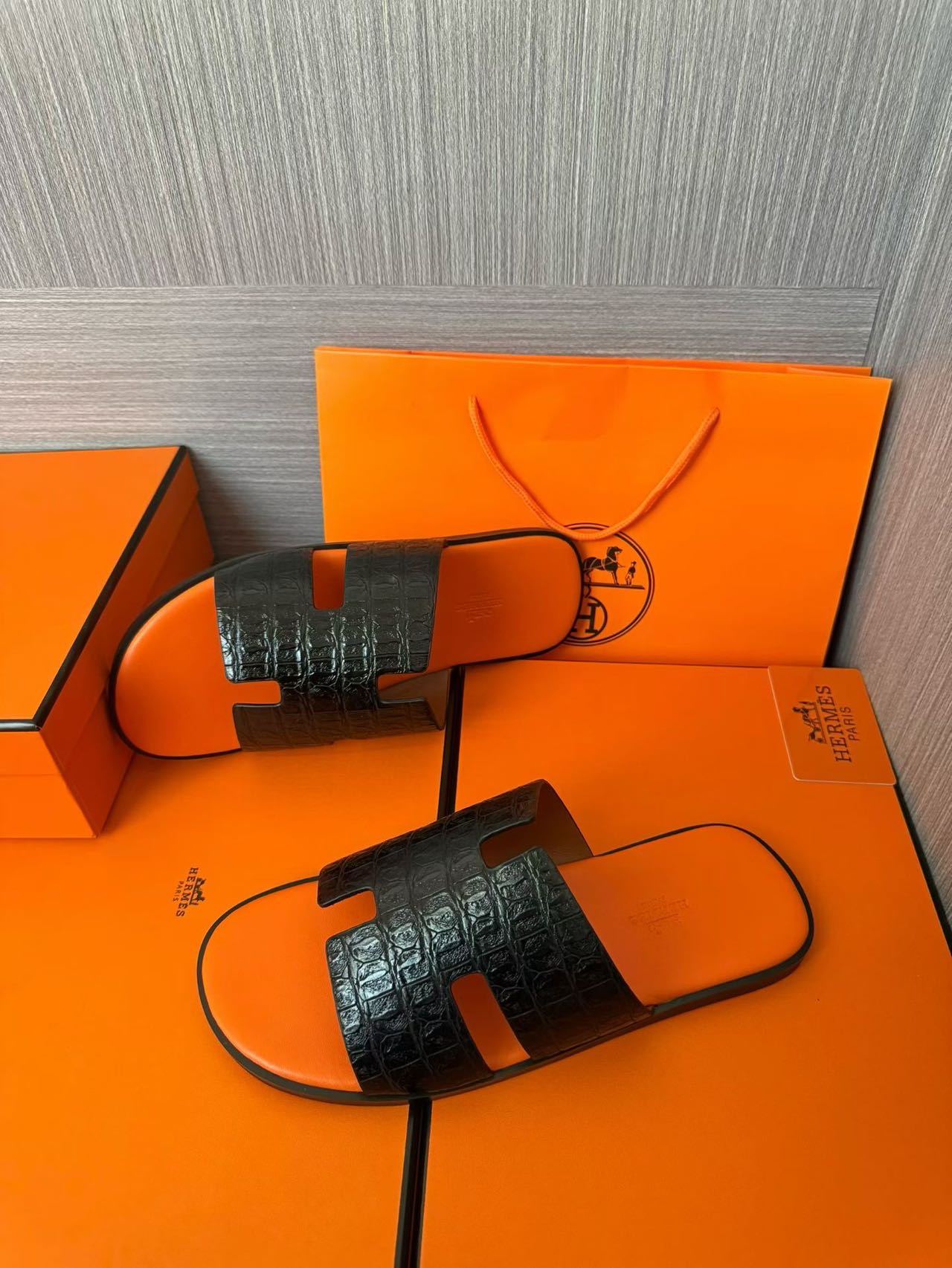 Hermès 一比一 男女款 H 型鱷紋皮革涼拖 黑鱷橘底| 11 Hermès 一比一 男女款 H 型鱷紋皮革涼拖 黑鱷橘底