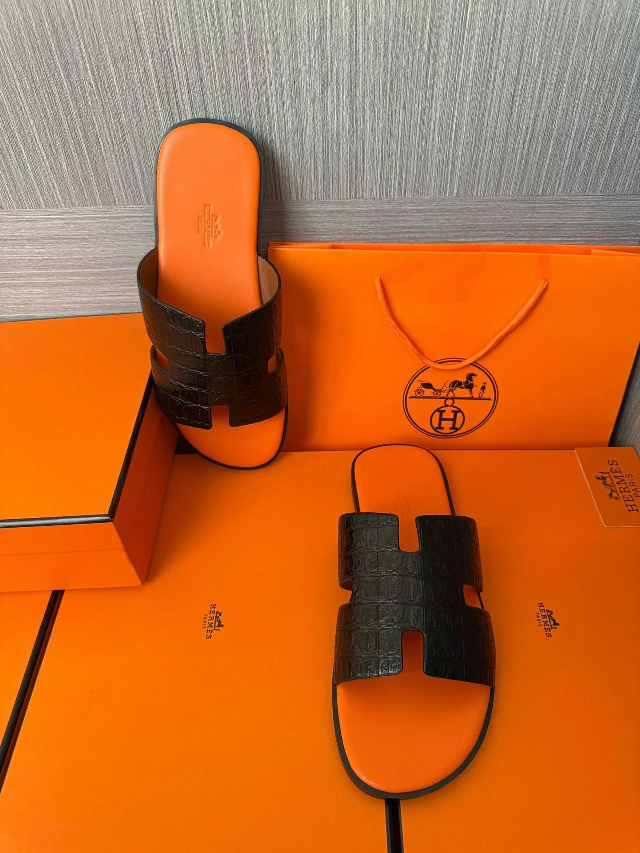 Hermès 一比一 男女款 H 型鱷紋皮革涼拖 黑鱷橘底| 10 Hermès 一比一 男女款 H 型鱷紋皮革涼拖 黑鱷橘底