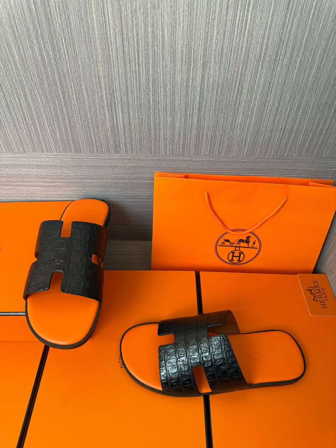 Hermès 一比一 男女款 H 型鱷紋皮革涼拖 黑鱷橘底| 9 Hermès 一比一 男女款 H 型鱷紋皮革涼拖 黑鱷橘底