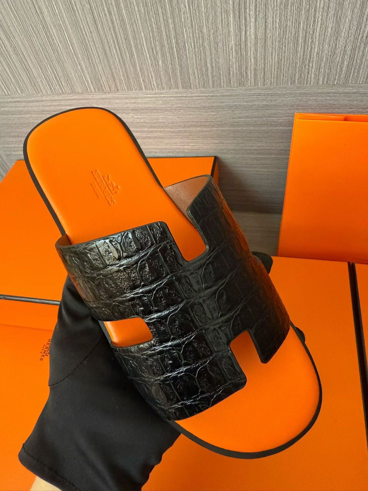 Hermès 一比一 男女款 H 型鱷紋皮革涼拖 黑鱷橘底| 8 Hermès 一比一 男女款 H 型鱷紋皮革涼拖 黑鱷橘底