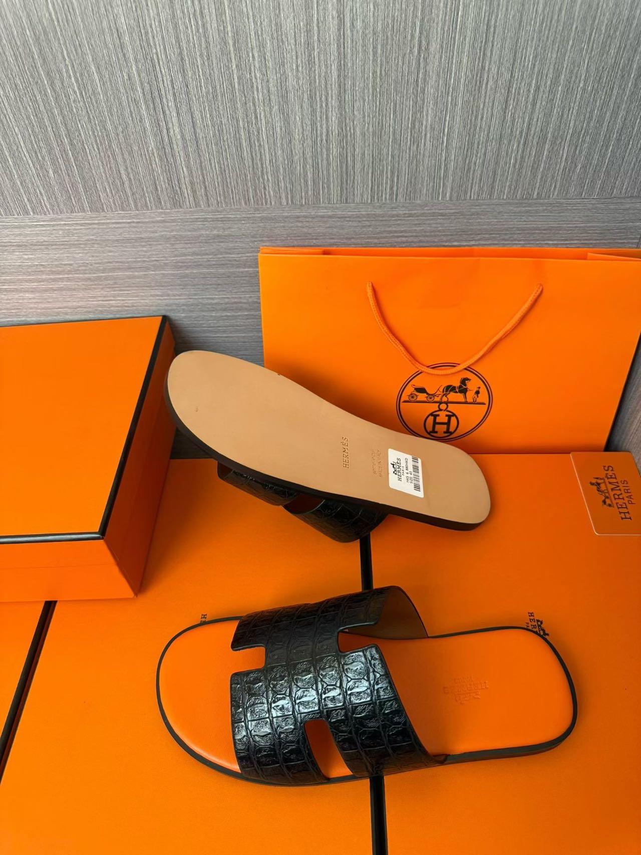 Hermès 一比一 男女款 H 型鱷紋皮革涼拖 黑鱷橘底| 7 Hermès 一比一 男女款 H 型鱷紋皮革涼拖 黑鱷橘底