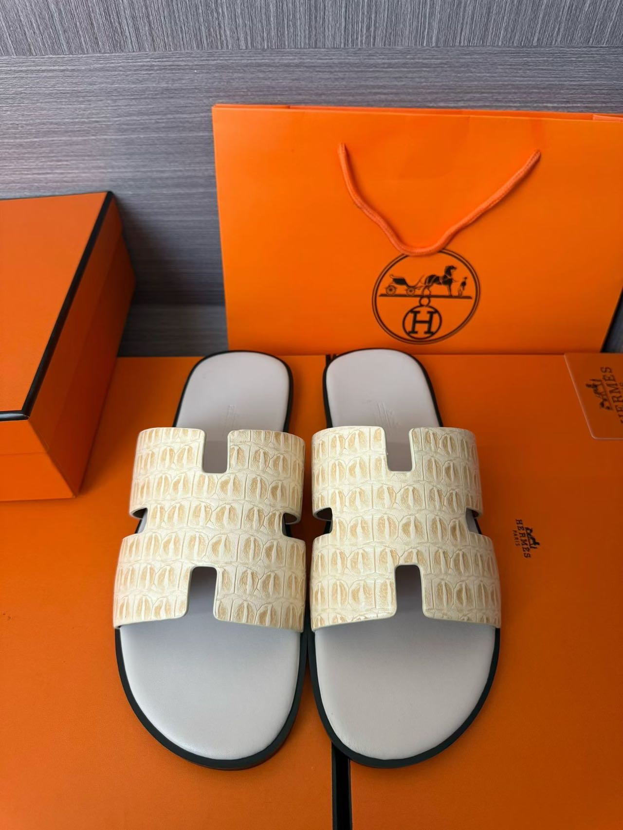 Hermès 原單 男女款 H 型鱷紋皮革涼拖 象牙白灰底