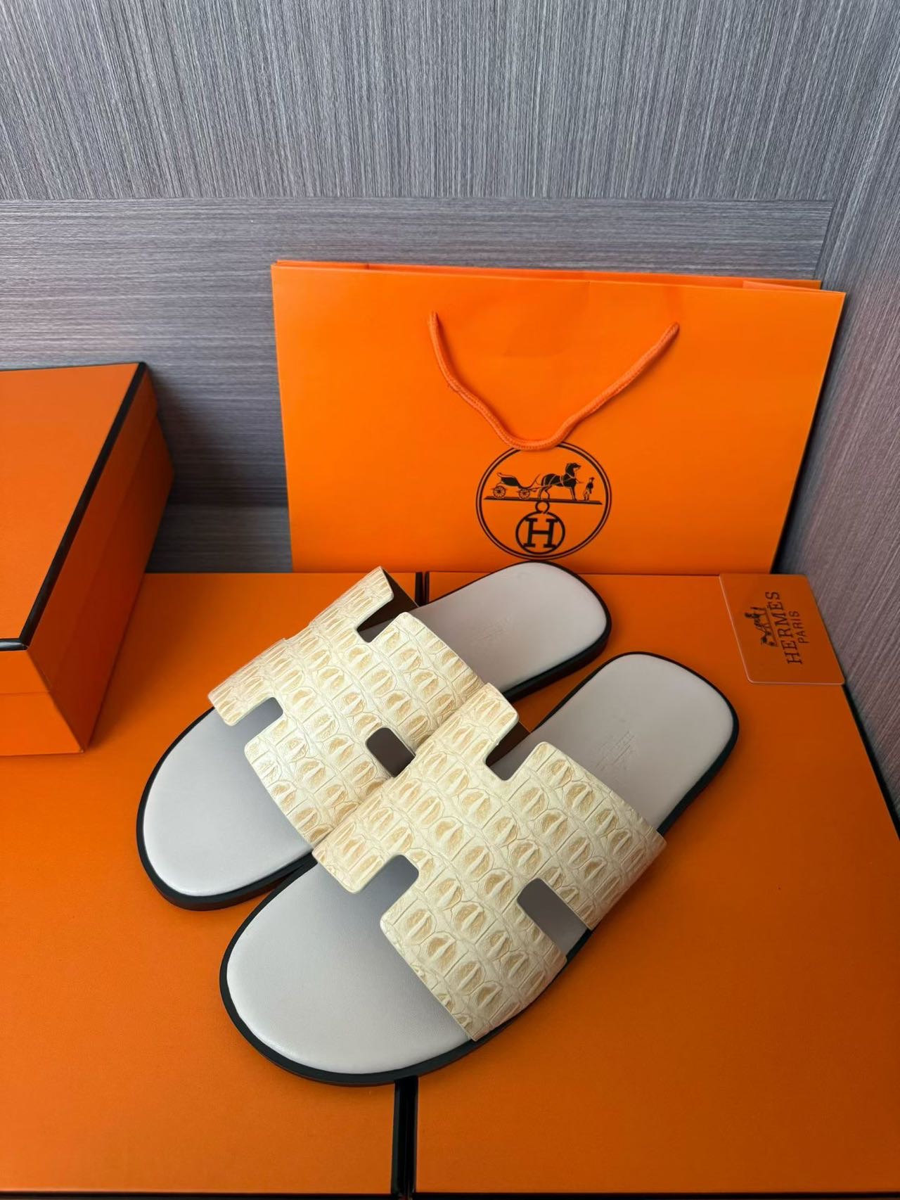 Hermès 原單 男女款 H 型鱷紋皮革涼拖 象牙白灰底| 13 Hermès 原單 男女款 H 型鱷紋皮革涼拖 象牙白灰底