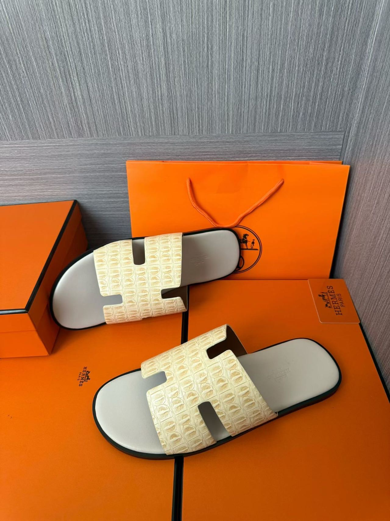 Hermès 原單 男女款 H 型鱷紋皮革涼拖 象牙白灰底| 11 Hermès 原單 男女款 H 型鱷紋皮革涼拖 象牙白灰底