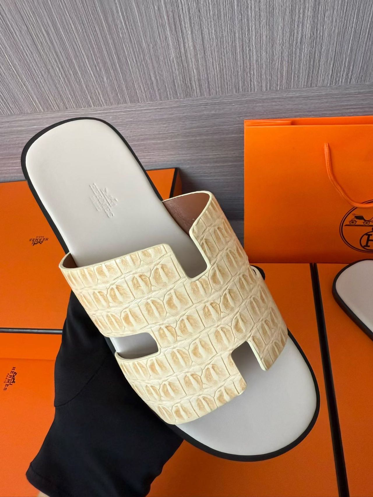 Hermès 原單 男女款 H 型鱷紋皮革涼拖 象牙白灰底| 8 Hermès 原單 男女款 H 型鱷紋皮革涼拖 象牙白灰底