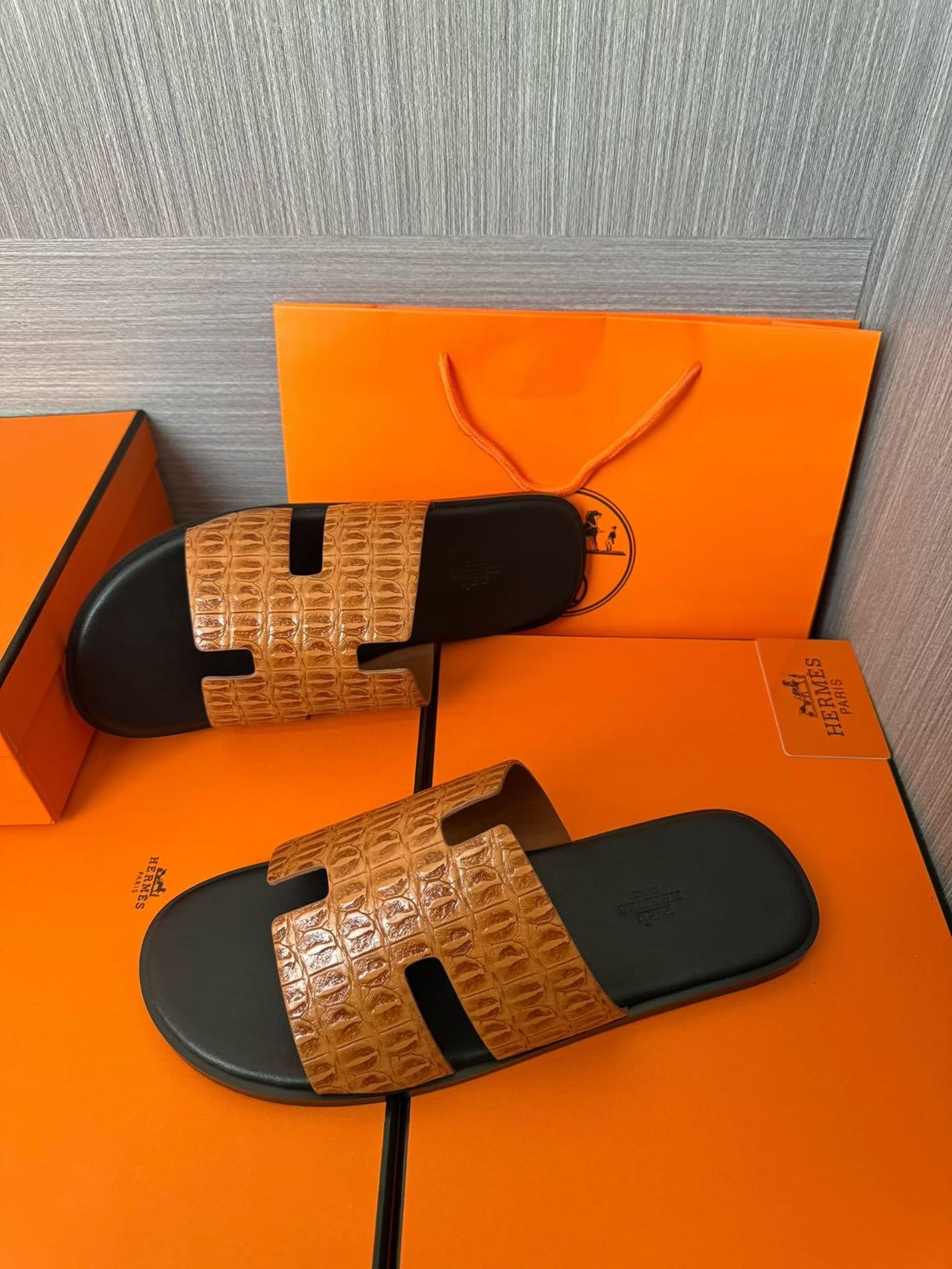 Hermès A貨 男女款 H 型鱷紋皮革涼拖 焦糖鱷撞黑| 11 Hermès A貨 男女款 H 型鱷紋皮革涼拖 焦糖鱷撞黑