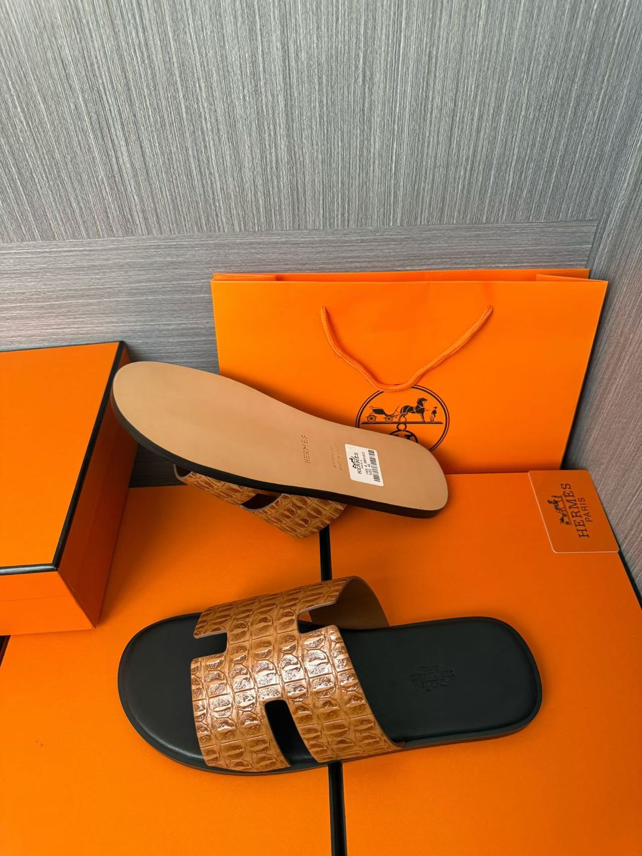 Hermès A貨 男女款 H 型鱷紋皮革涼拖 焦糖鱷撞黑| 7 Hermès A貨 男女款 H 型鱷紋皮革涼拖 焦糖鱷撞黑