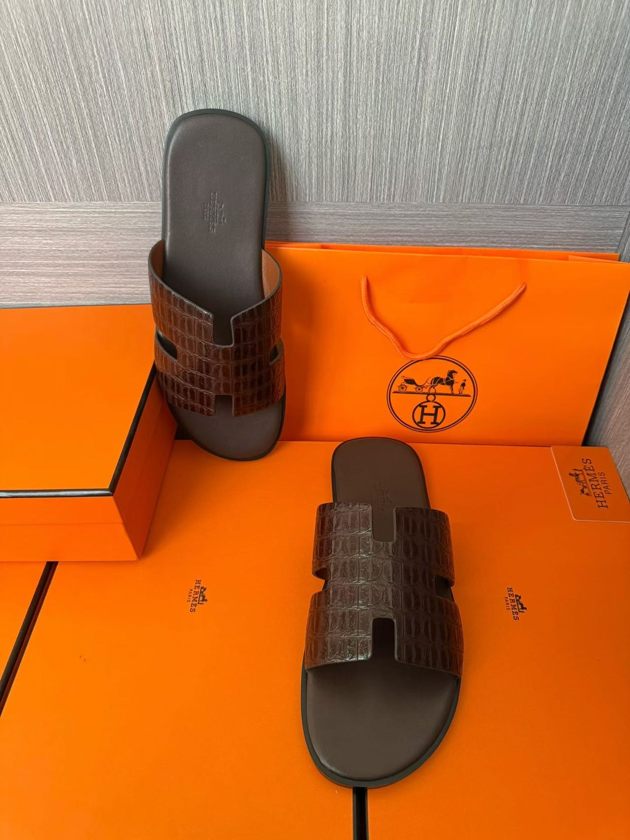 Hermès 一比一 男女款 H 型鱷紋皮革涼拖 深咖鱷灰底| 8 Hermès 一比一 男女款 H 型鱷紋皮革涼拖 深咖鱷灰底