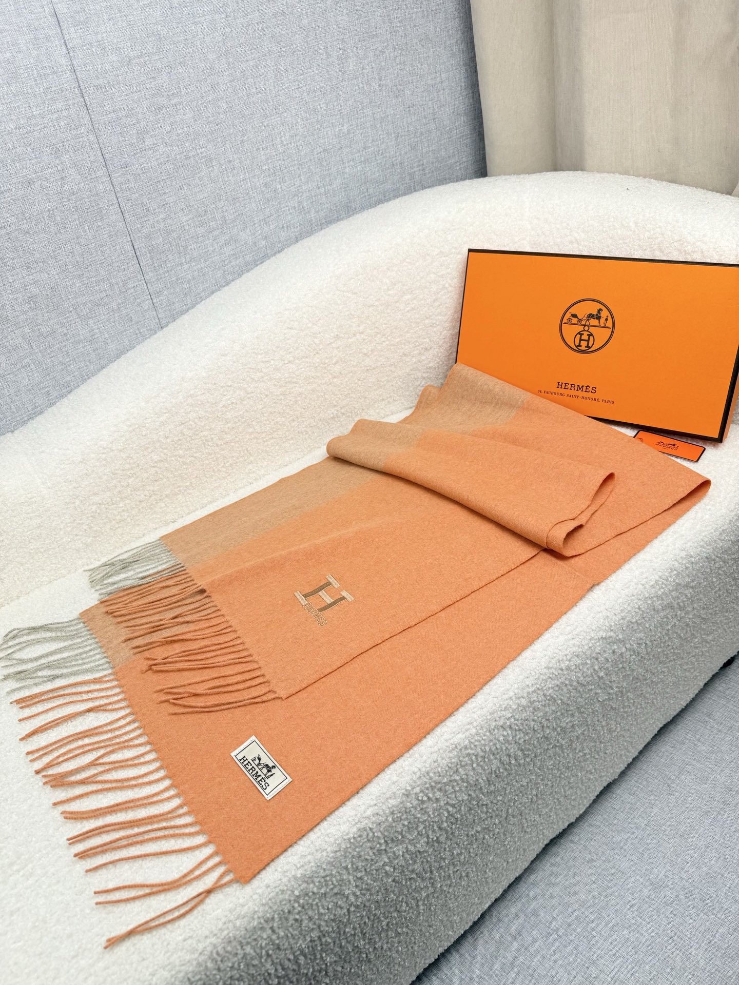 Hermès 高仿圍巾 橙色拼色羊絨披肩 秋冬保暖百搭款| 14 Hermès 高仿圍巾 橙色拼色羊絨披肩 秋冬保暖百搭款
