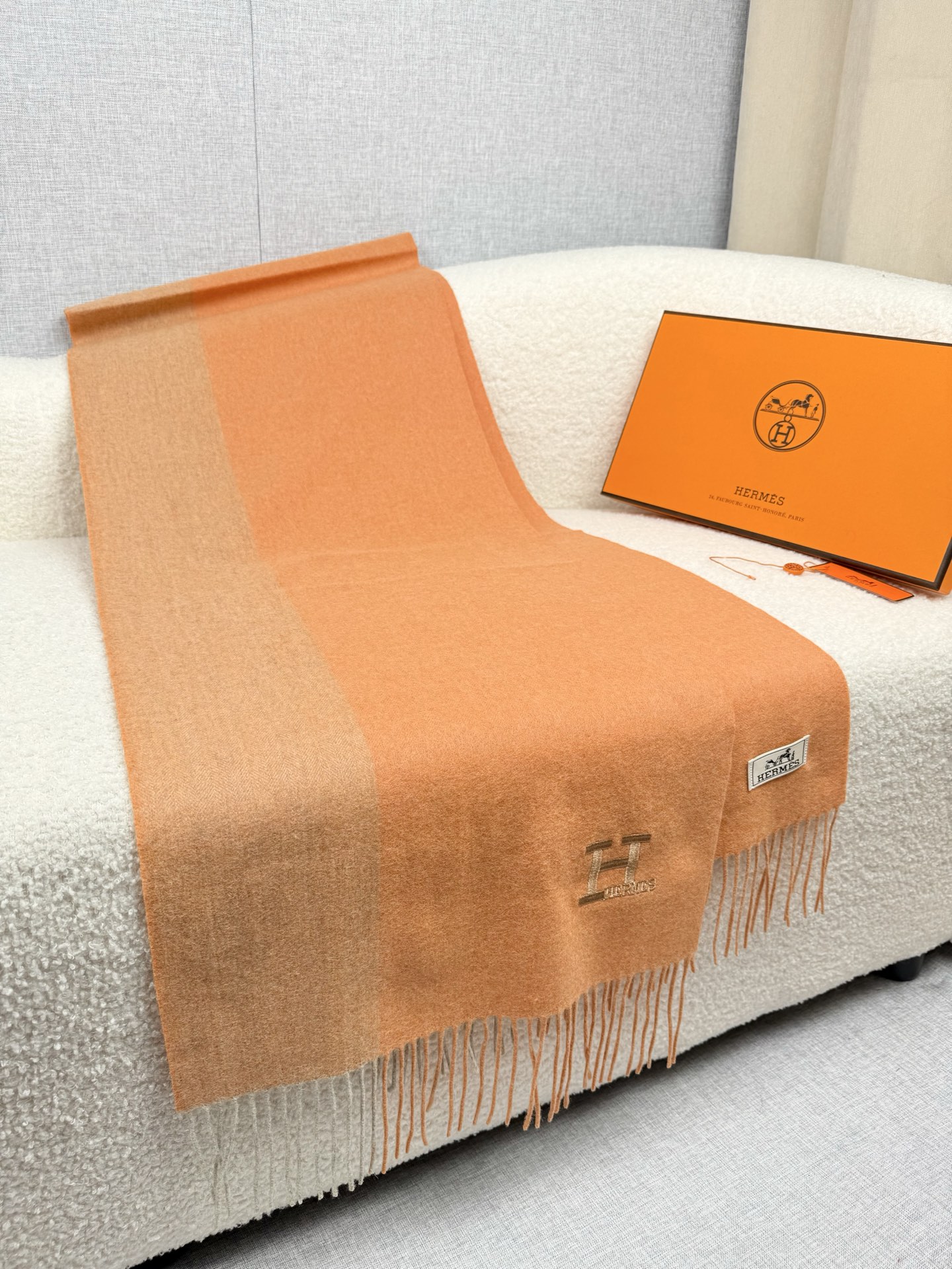 Hermès 高仿圍巾 橙色拼色羊絨披肩 秋冬保暖百搭款| 13 Hermès 高仿圍巾 橙色拼色羊絨披肩 秋冬保暖百搭款