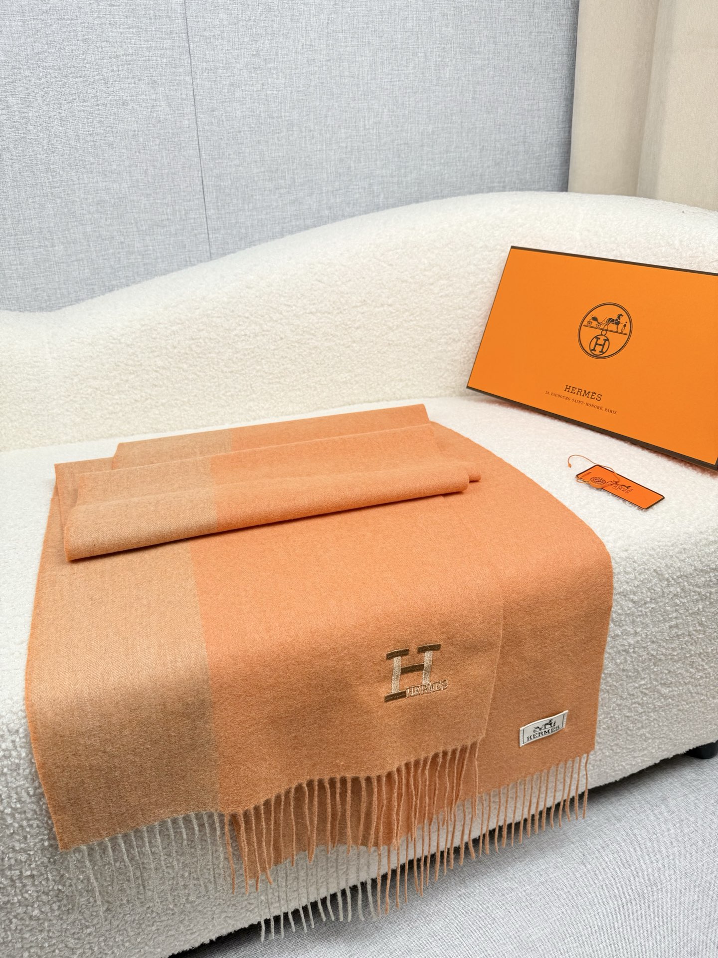 Hermès 高仿圍巾 橙色拼色羊絨披肩 秋冬保暖百搭款| 12 Hermès 高仿圍巾 橙色拼色羊絨披肩 秋冬保暖百搭款