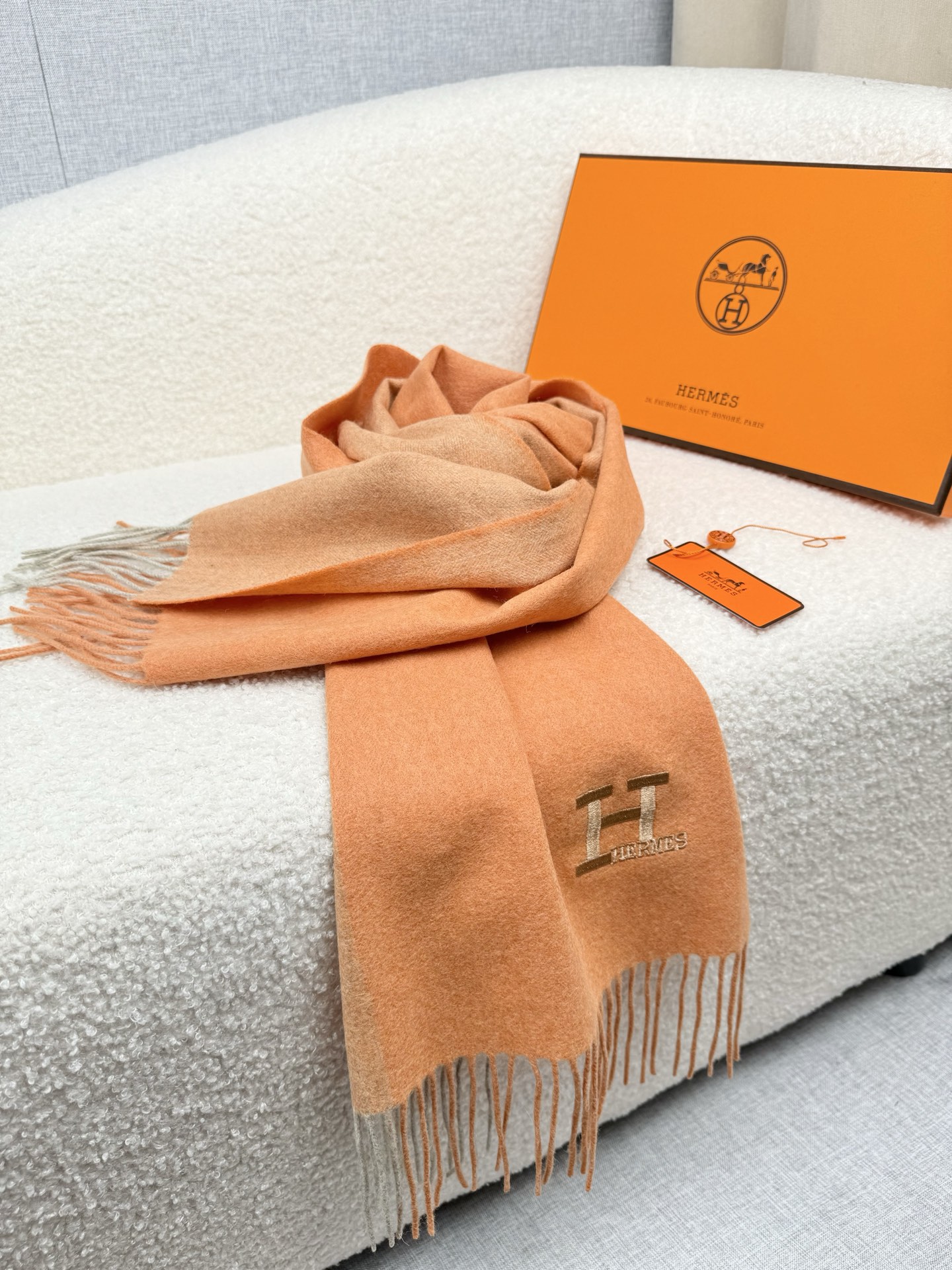 Hermès 高仿圍巾 橙色拼色羊絨披肩 秋冬保暖百搭款| 11 Hermès 高仿圍巾 橙色拼色羊絨披肩 秋冬保暖百搭款
