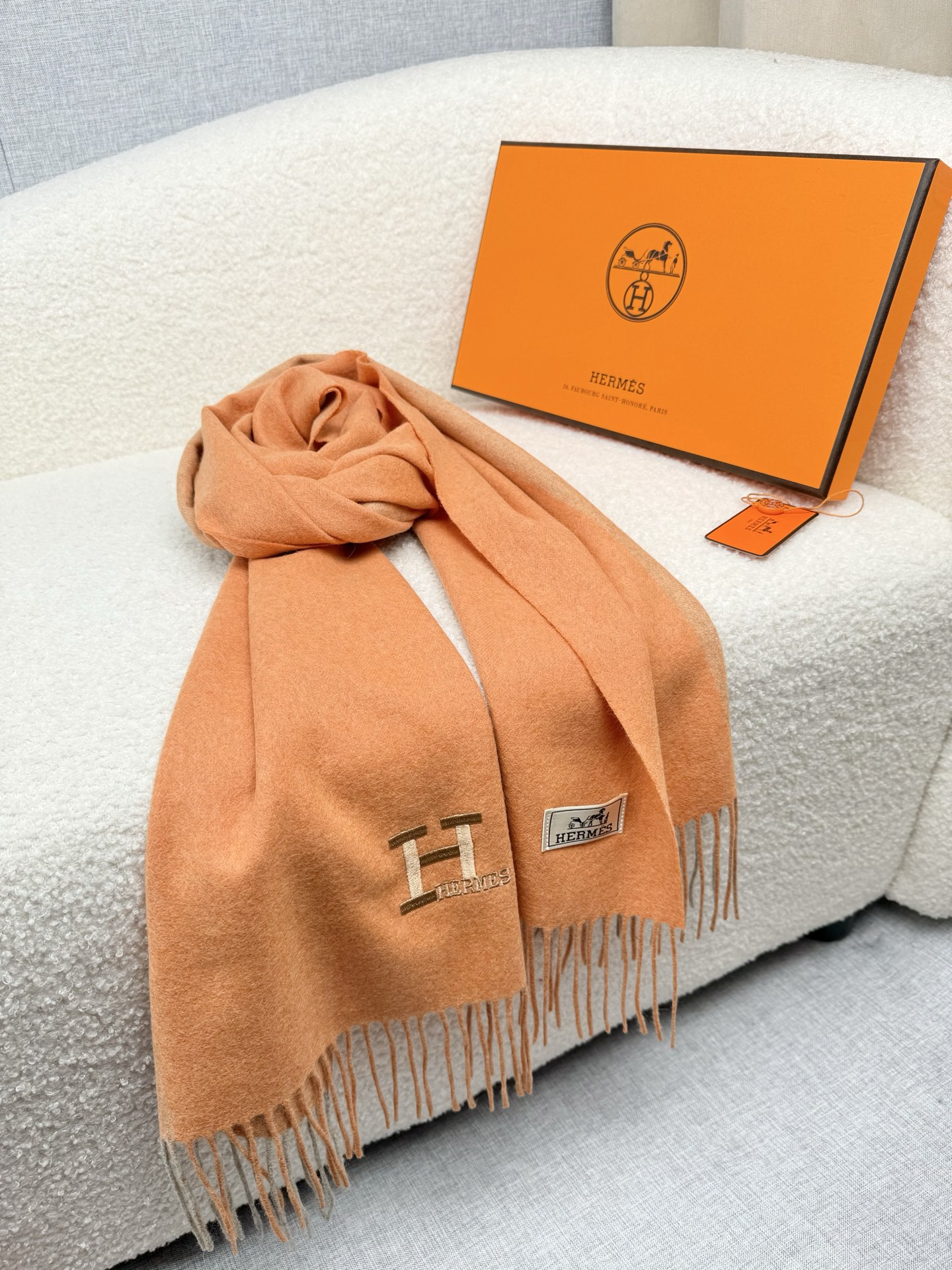 Hermès 高仿圍巾 橙色拼色羊絨披肩 秋冬保暖百搭款| 10 Hermès 高仿圍巾 橙色拼色羊絨披肩 秋冬保暖百搭款