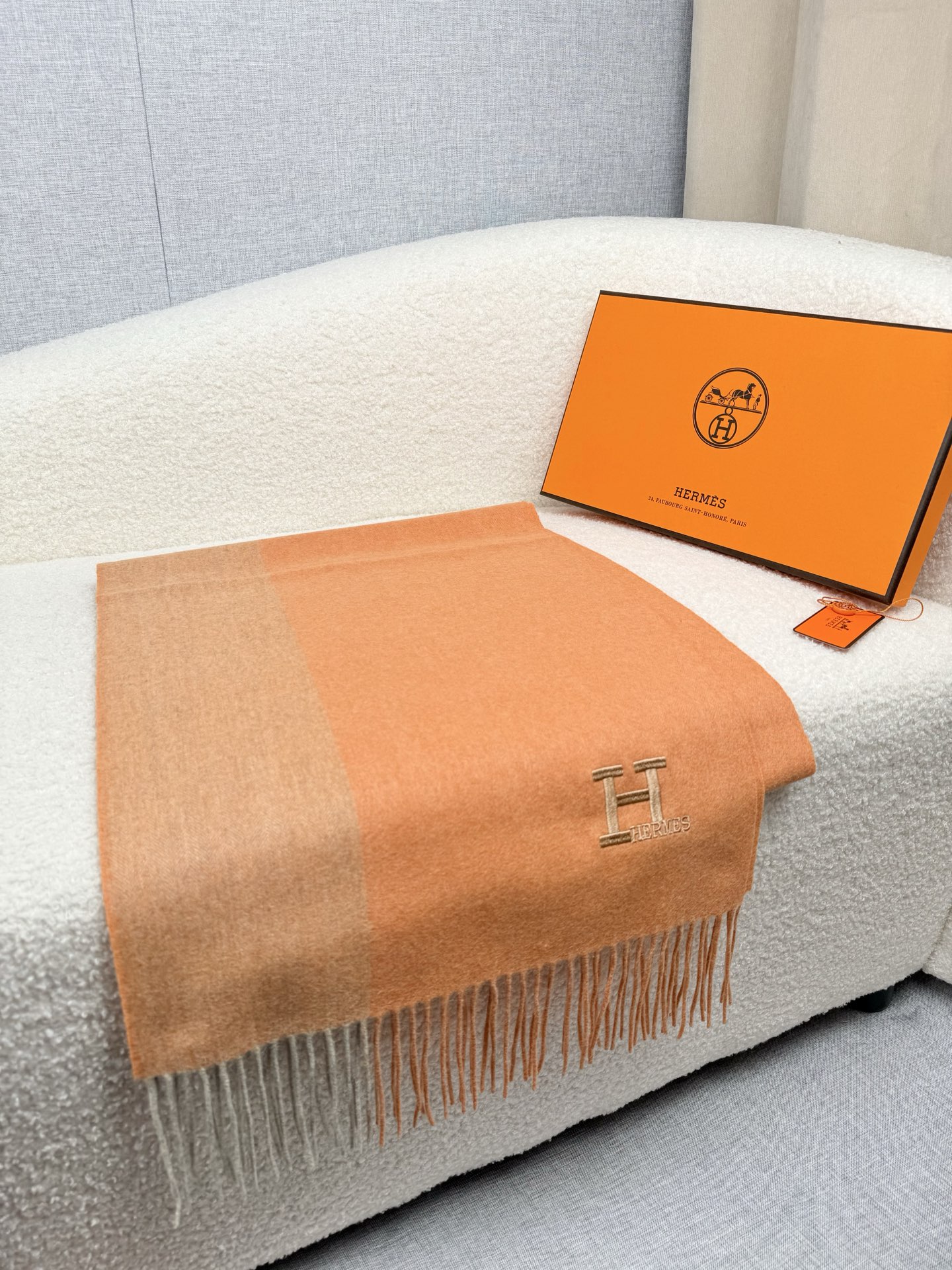 Hermès 高仿圍巾 橙色拼色羊絨披肩 秋冬保暖百搭款| 8 Hermès 高仿圍巾 橙色拼色羊絨披肩 秋冬保暖百搭款
