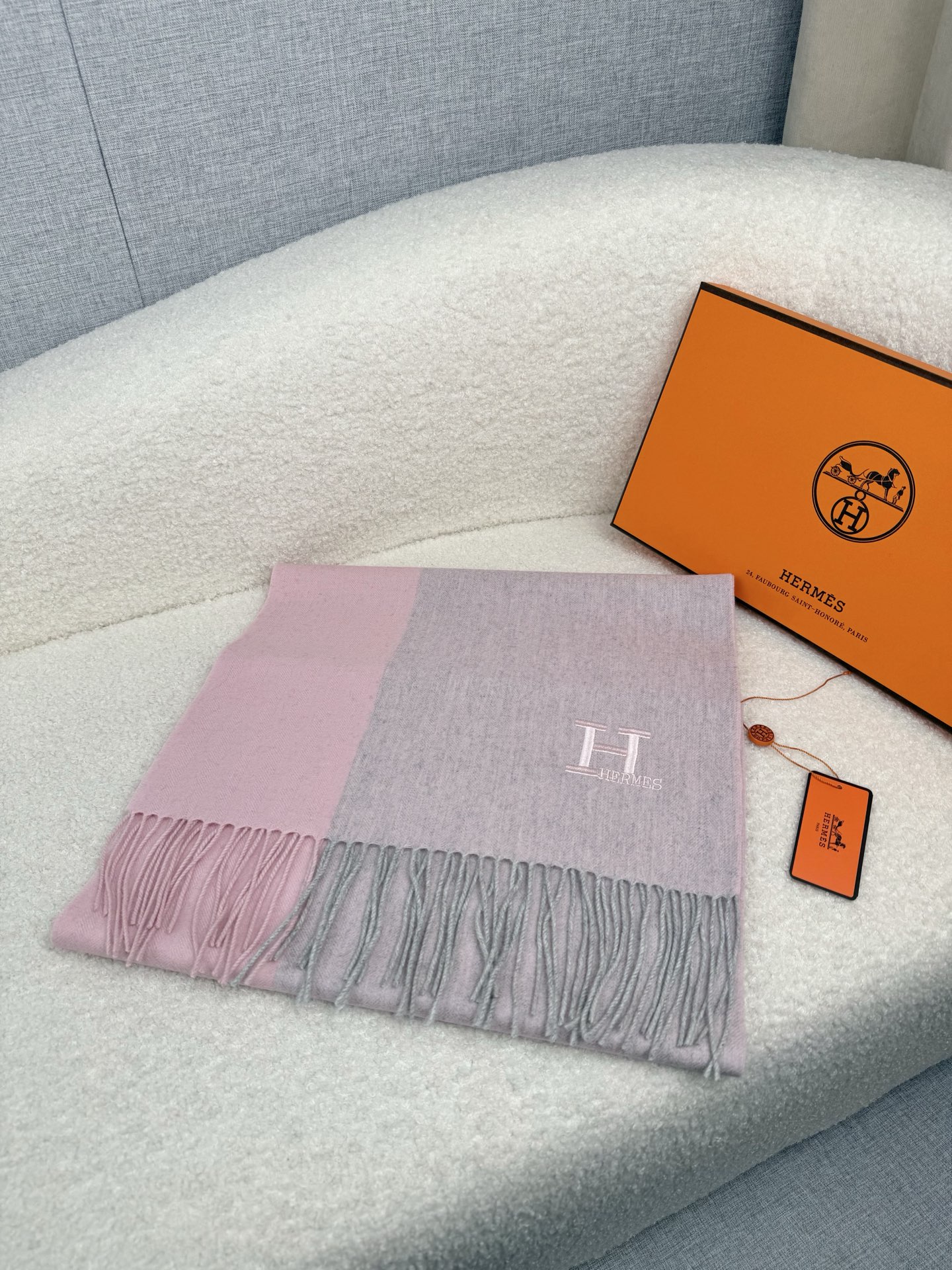 Hermès 一比一圍巾 粉灰拼色羊絨披肩 氣質百搭款