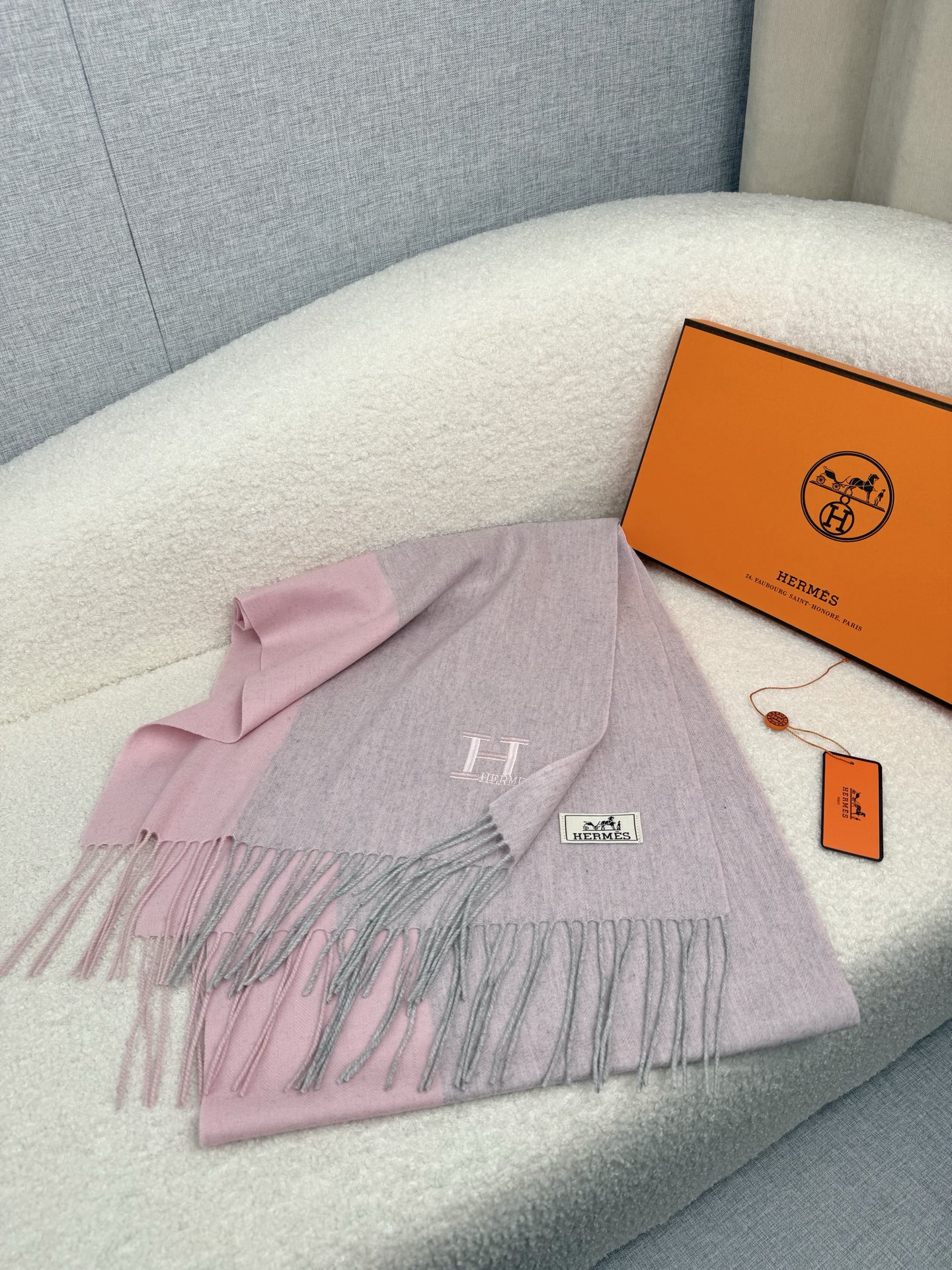 Hermès 一比一圍巾 粉灰拼色羊絨披肩 氣質百搭款| 13 Hermès 一比一圍巾 粉灰拼色羊絨披肩 氣質百搭款