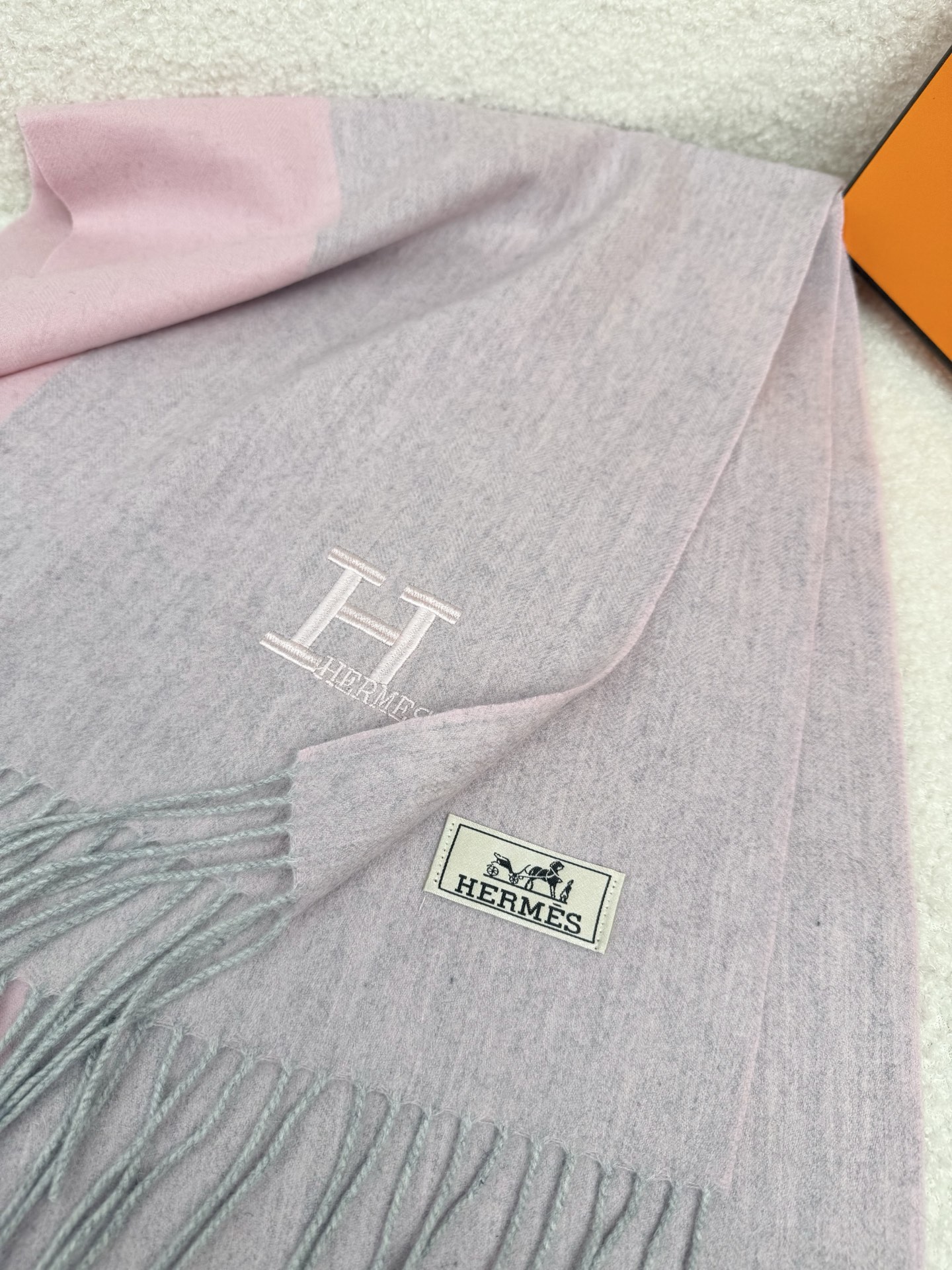 Hermès 一比一圍巾 粉灰拼色羊絨披肩 氣質百搭款| 12 Hermès 一比一圍巾 粉灰拼色羊絨披肩 氣質百搭款