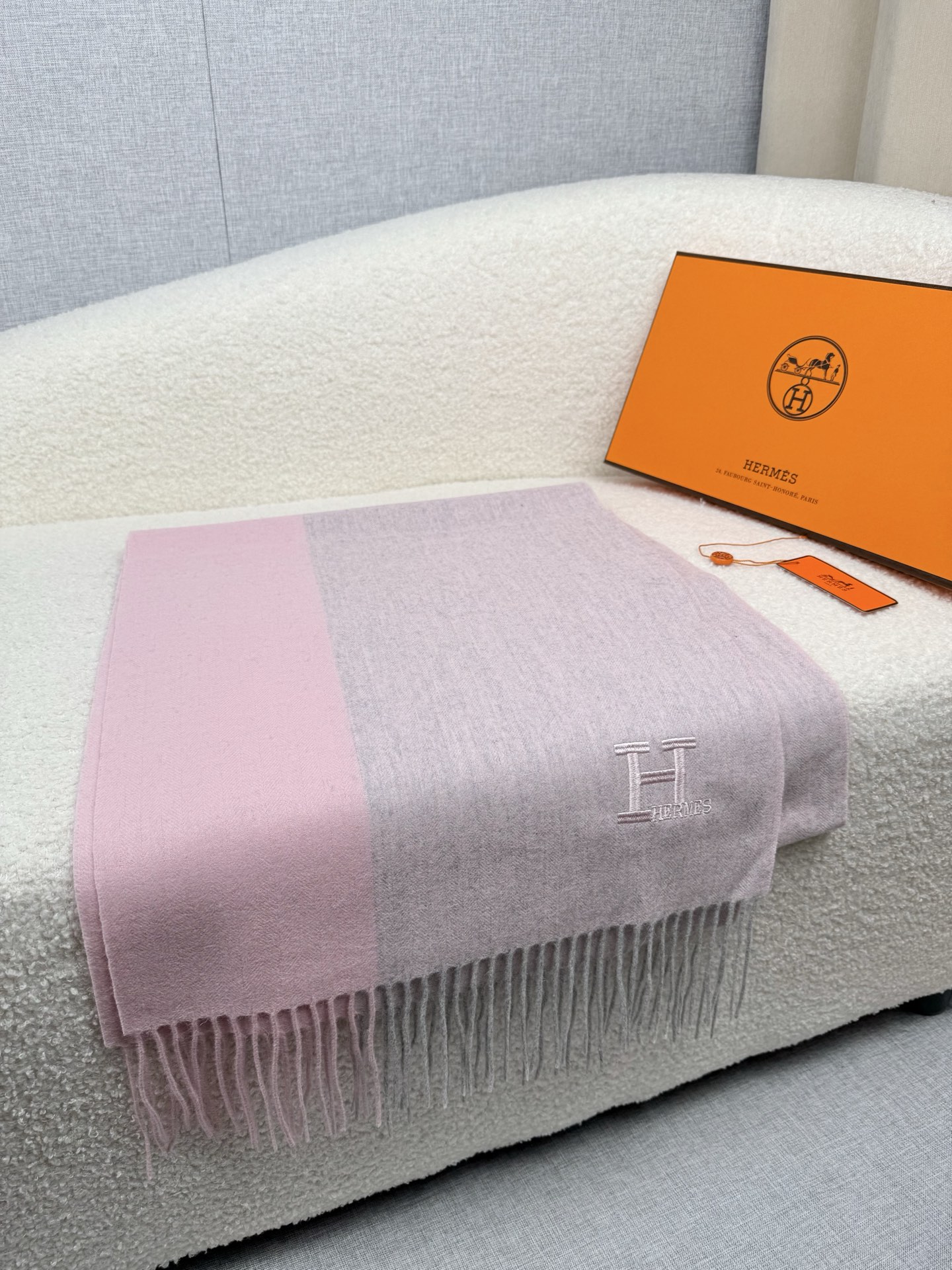 Hermès 一比一圍巾 粉灰拼色羊絨披肩 氣質百搭款| 11 Hermès 一比一圍巾 粉灰拼色羊絨披肩 氣質百搭款