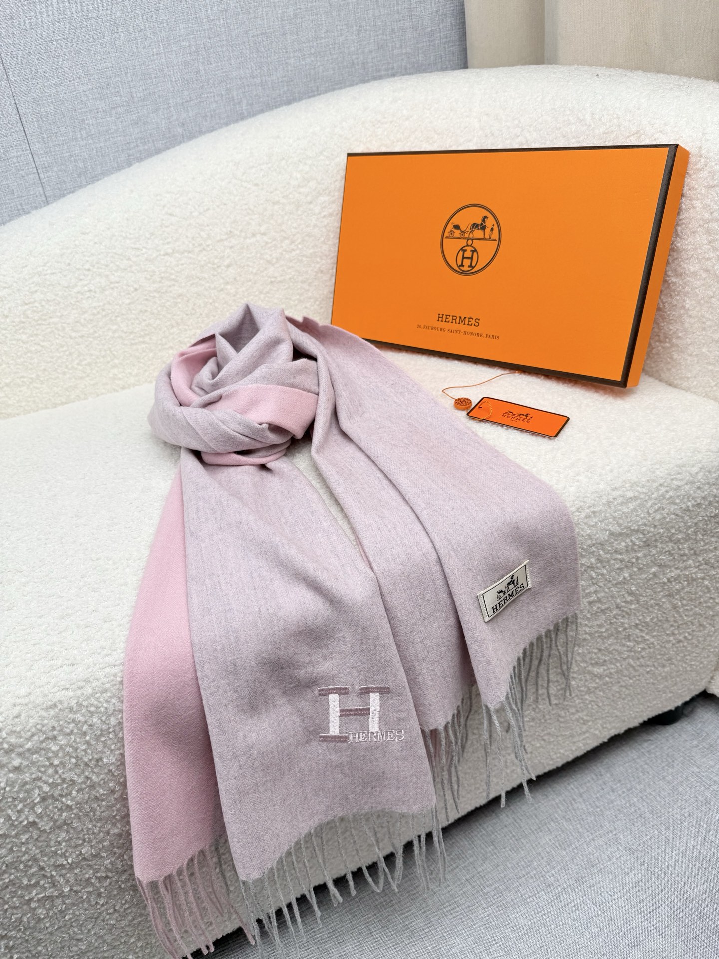 Hermès 一比一圍巾 粉灰拼色羊絨披肩 氣質百搭款| 10 Hermès 一比一圍巾 粉灰拼色羊絨披肩 氣質百搭款