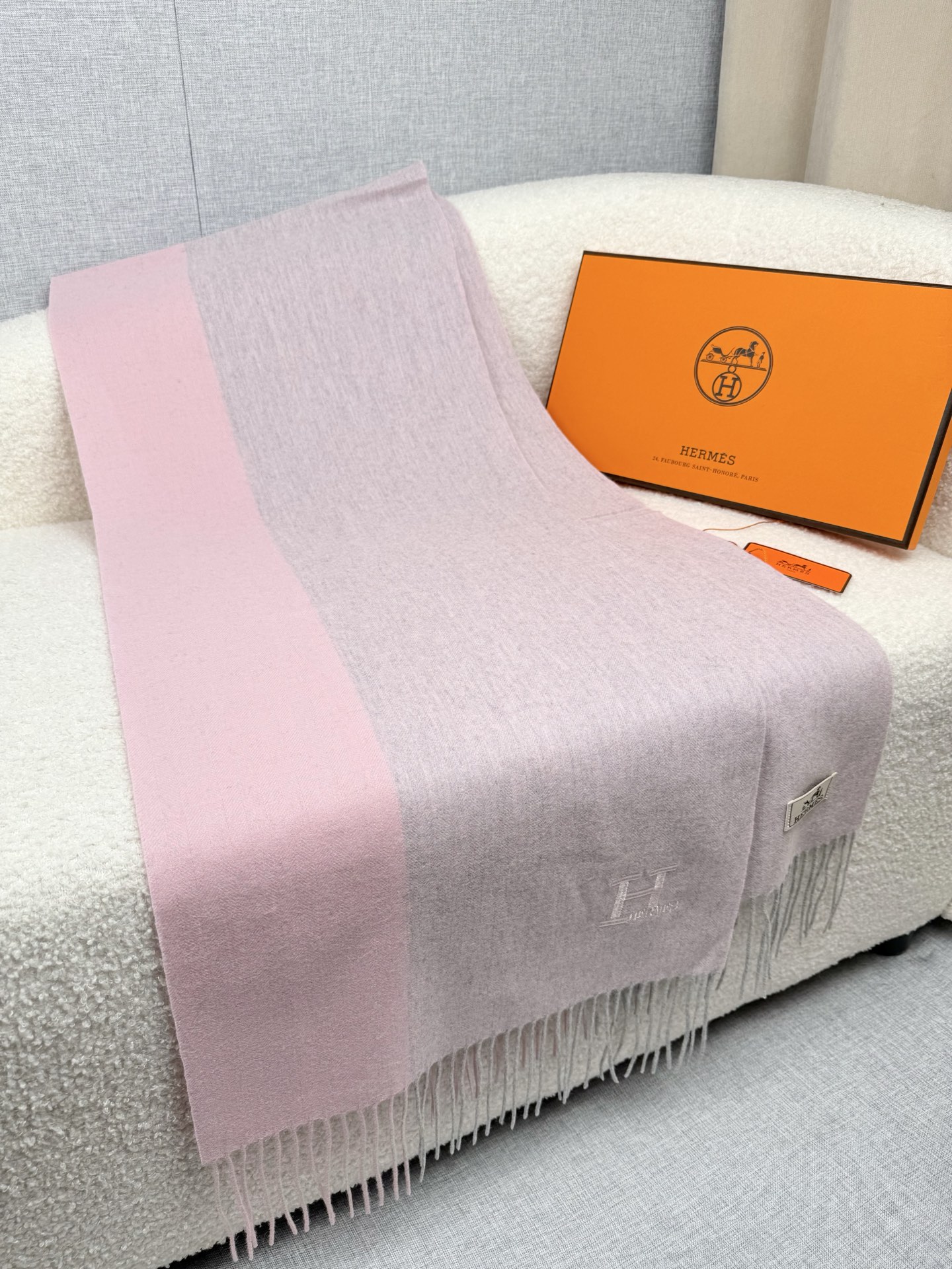 Hermès 一比一圍巾 粉灰拼色羊絨披肩 氣質百搭款| 8 Hermès 一比一圍巾 粉灰拼色羊絨披肩 氣質百搭款