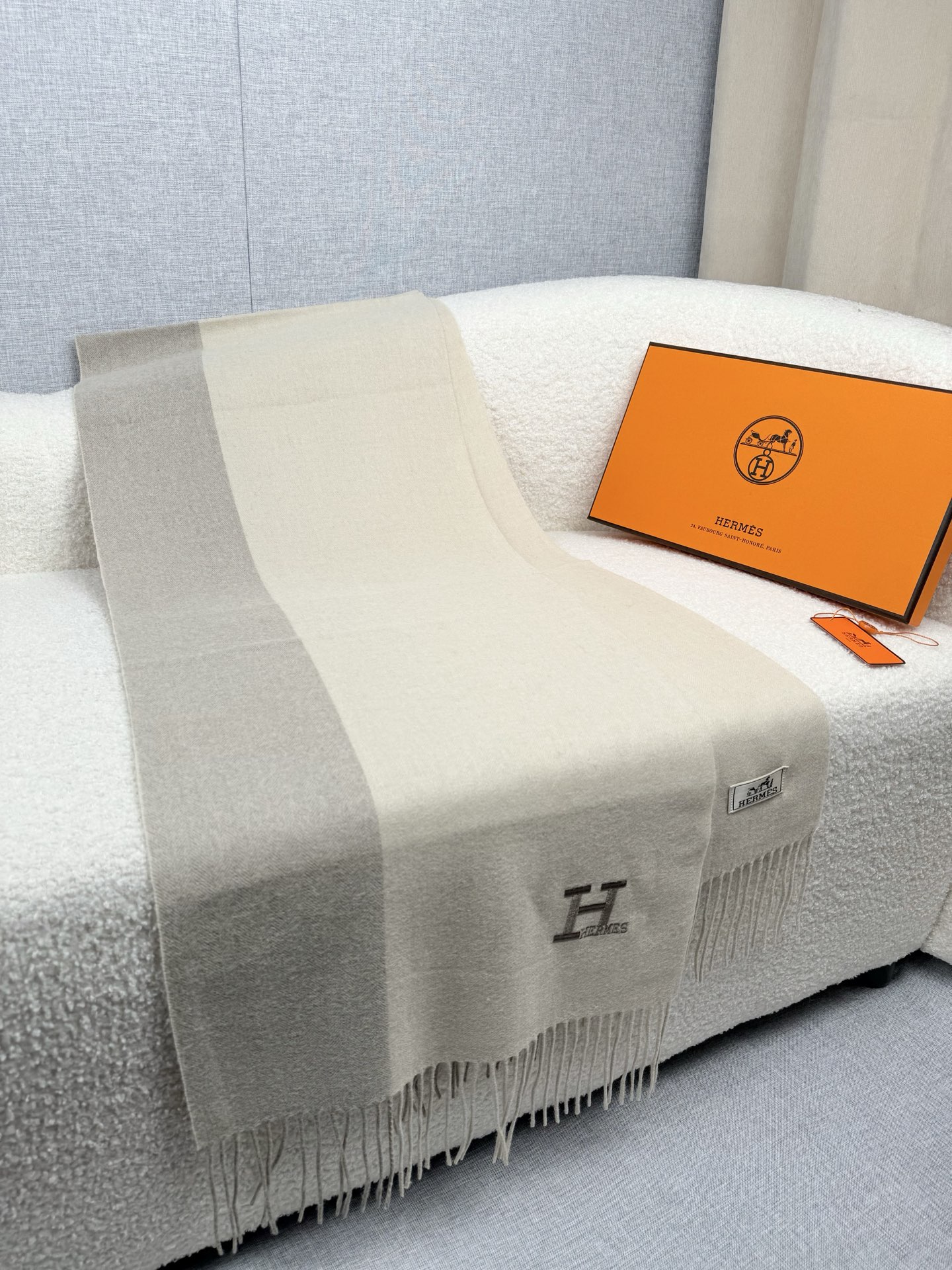 Hermès 原單圍巾 米白灰拼色羊絨披肩 經典百搭款