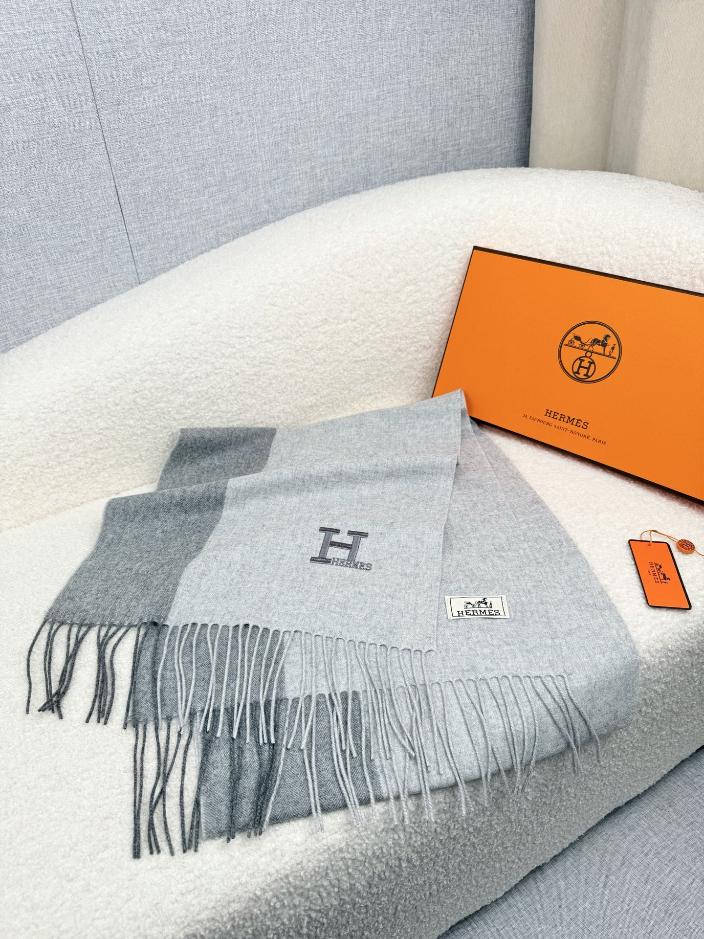 Hermès 高仿圍巾 灰色拼接羊絨披肩 男女通用款| 14 Hermès 高仿圍巾 灰色拼接羊絨披肩 男女通用款