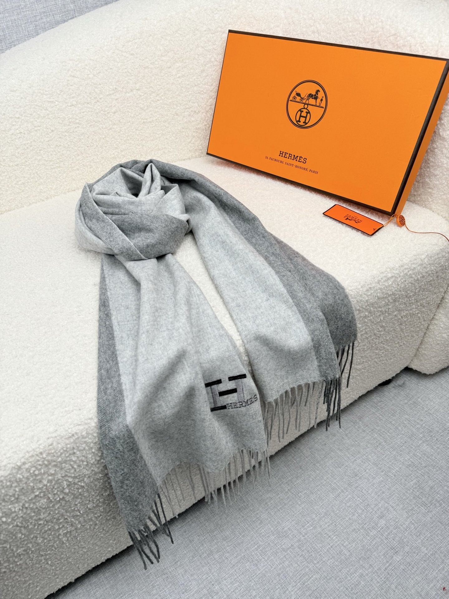Hermès 高仿圍巾 灰色拼接羊絨披肩 男女通用款| 10 Hermès 高仿圍巾 灰色拼接羊絨披肩 男女通用款