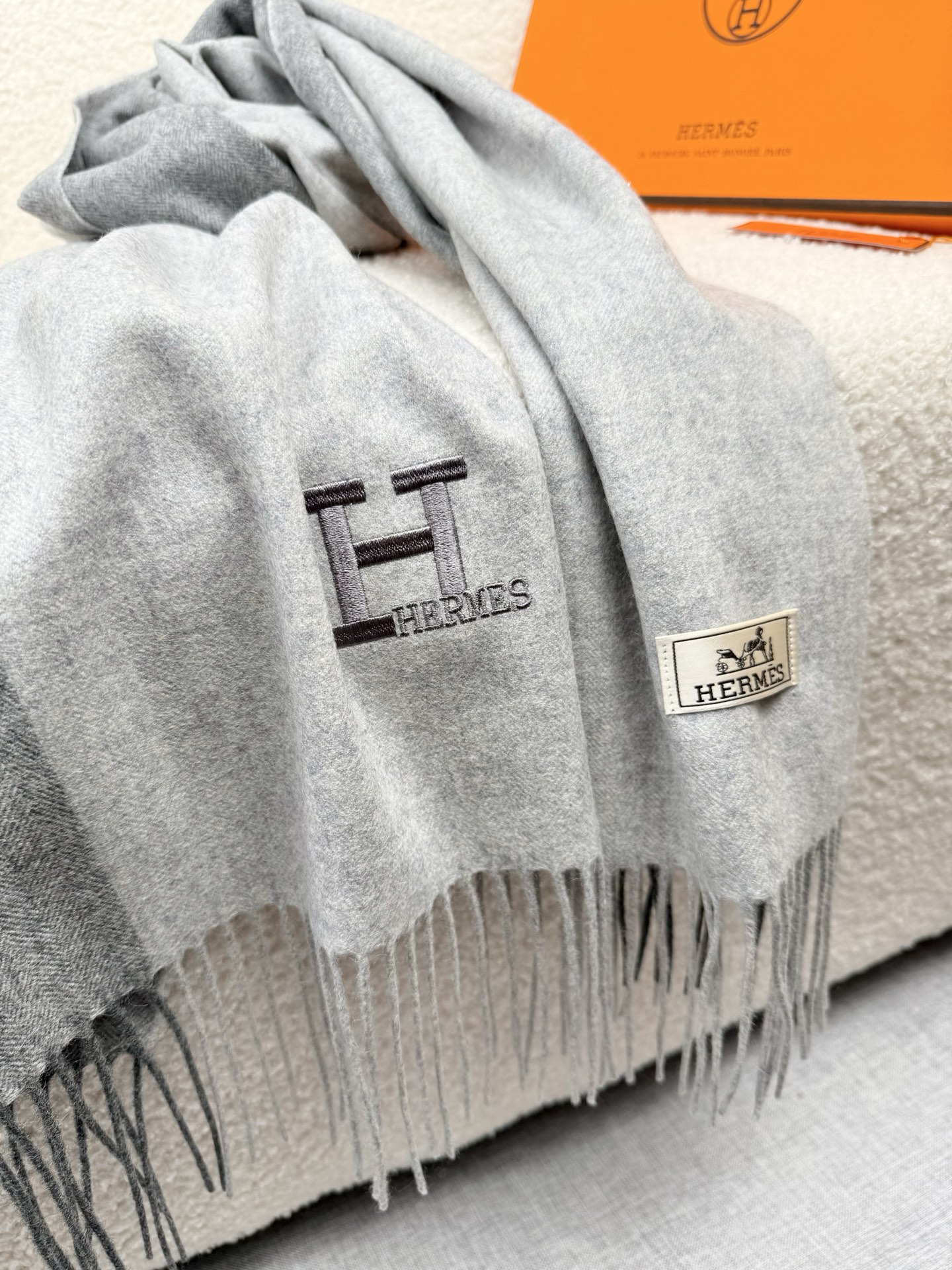 Hermès 高仿圍巾 灰色拼接羊絨披肩 男女通用款| 8 Hermès 高仿圍巾 灰色拼接羊絨披肩 男女通用款