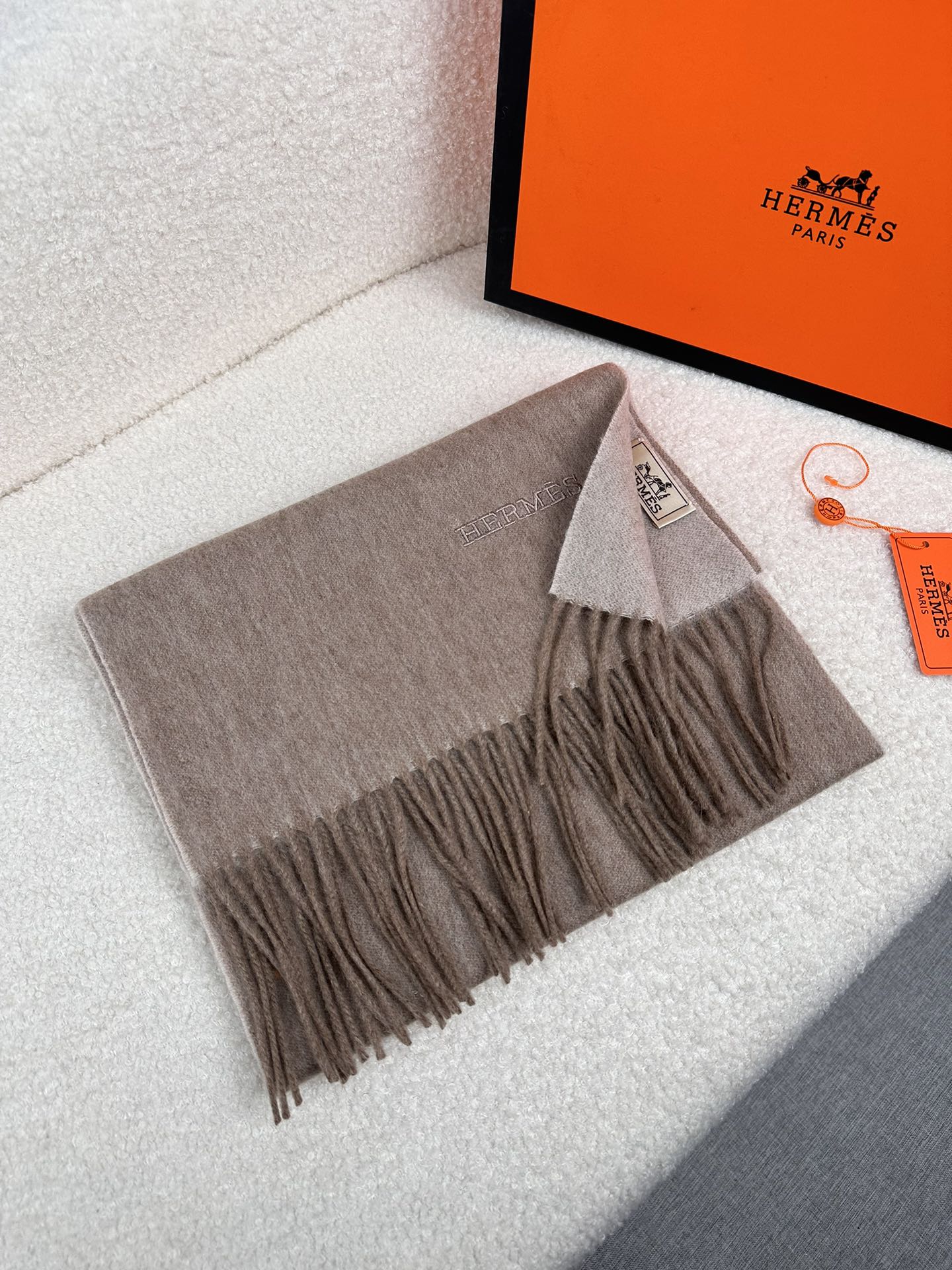 Hermès 一比一圍巾 雙面咖色羊絨披肩 高級質感款| 6 Hermès 一比一圍巾 雙面咖色羊絨披肩 高級質感款