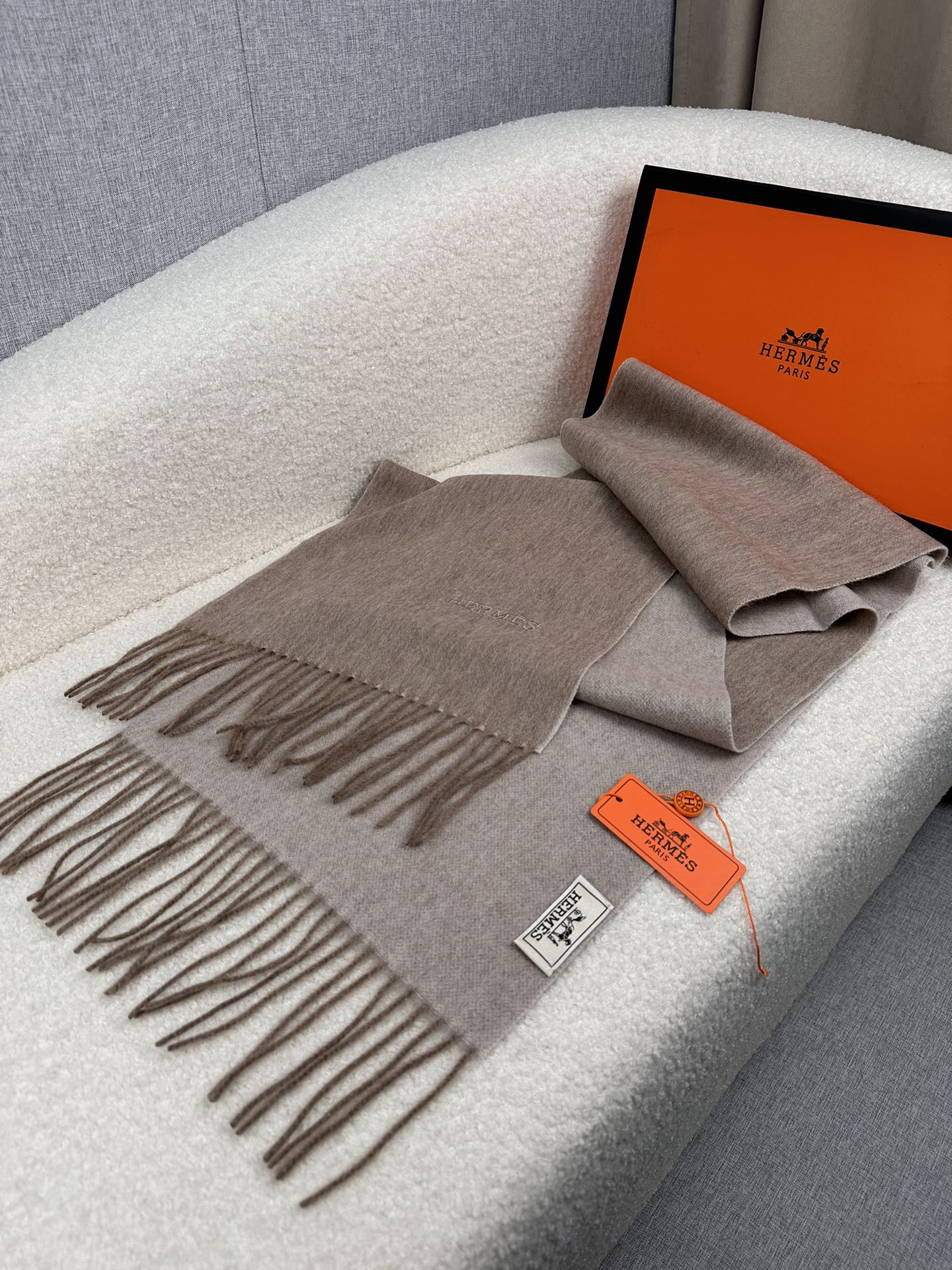 Hermès 一比一圍巾 雙面咖色羊絨披肩 高級質感款| 9 Hermès 一比一圍巾 雙面咖色羊絨披肩 高級質感款