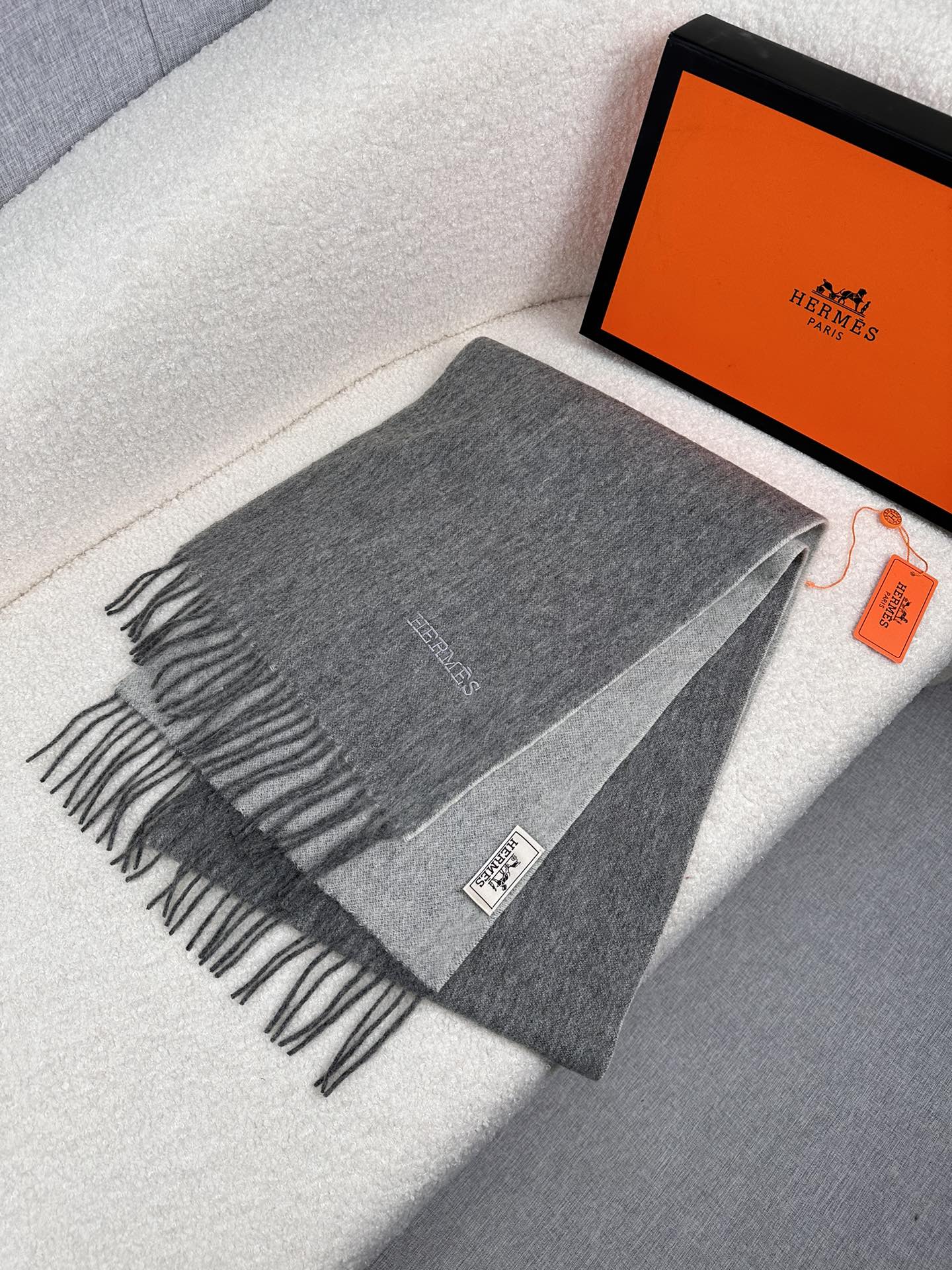 Hermès 高仿圍巾 雙面灰色羊絨披肩 秋冬百搭款