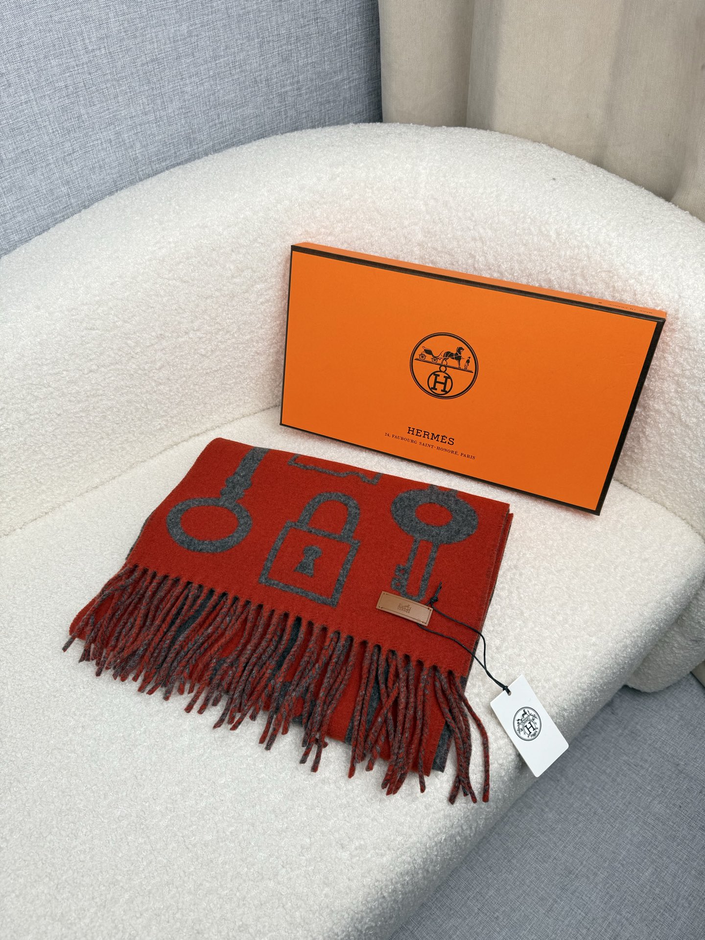 Hermès 一比一圍巾 紅色鑰匙圖案羊絨披肩 時尚設計款