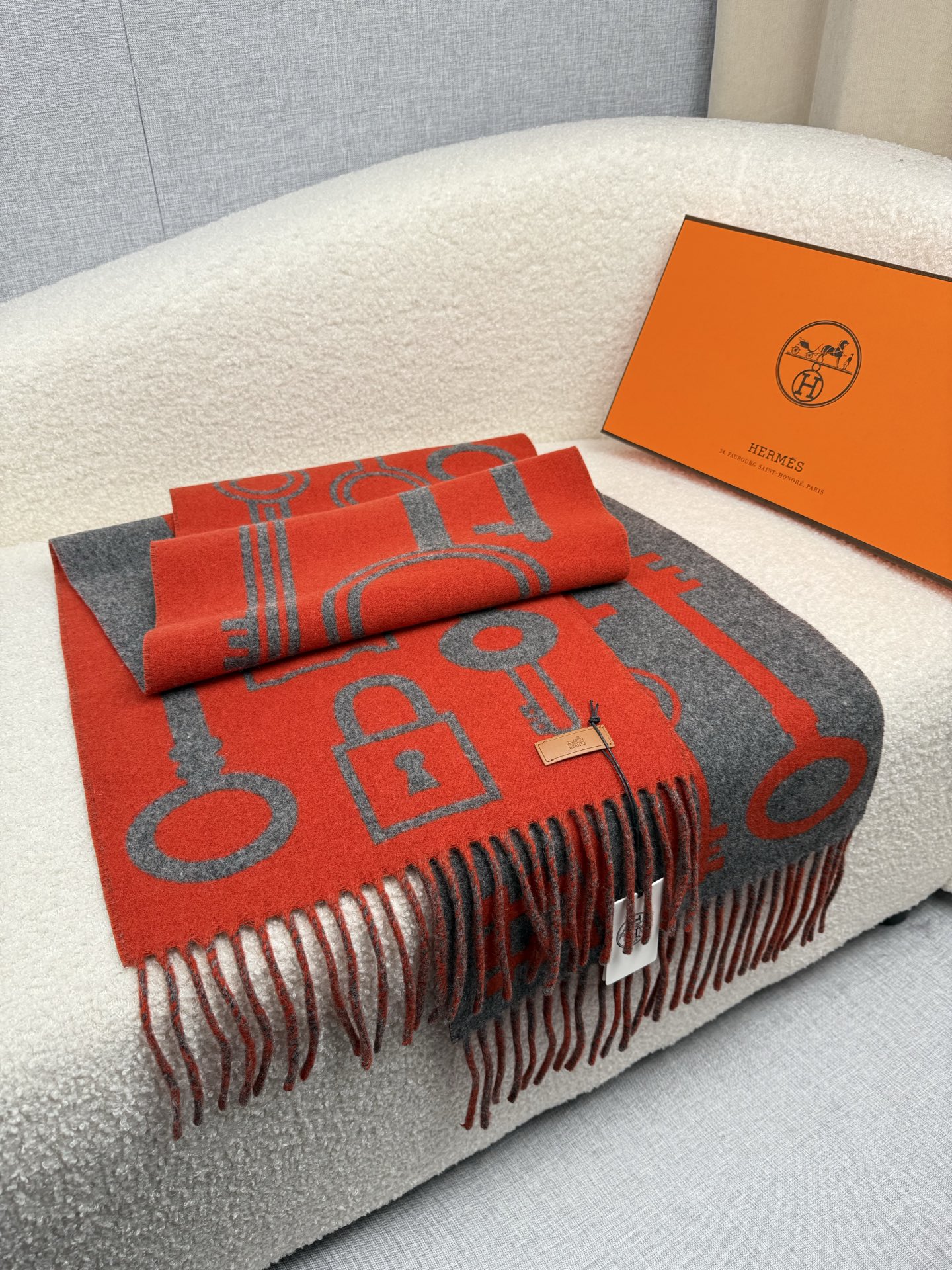 Hermès 一比一圍巾 紅色鑰匙圖案羊絨披肩 時尚設計款| 11 Hermès 一比一圍巾 紅色鑰匙圖案羊絨披肩 時尚設計款