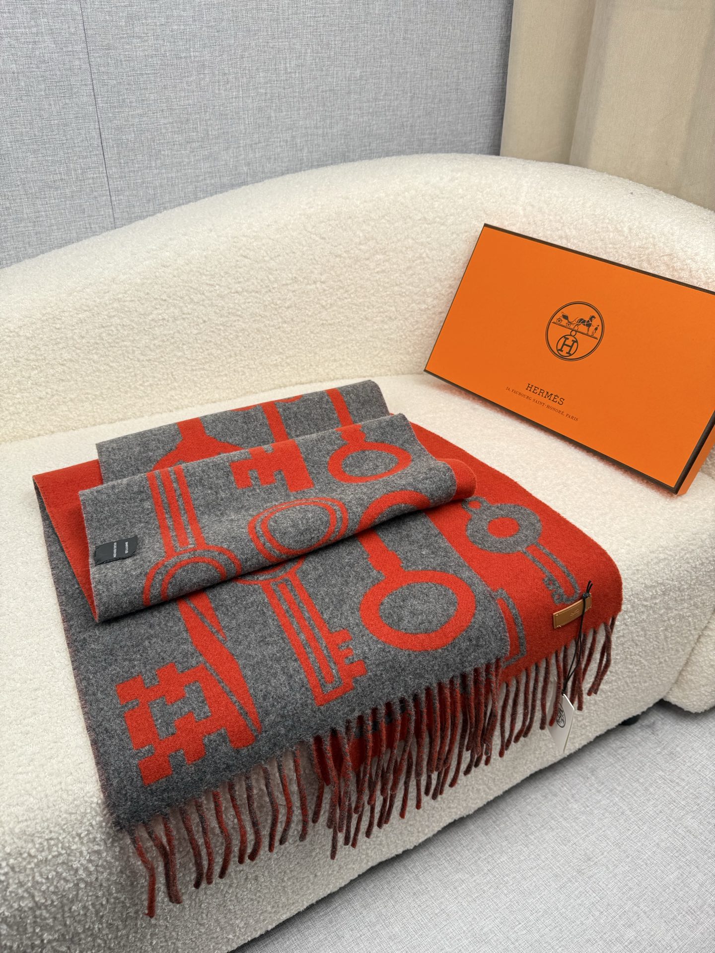 Hermès 一比一圍巾 紅色鑰匙圖案羊絨披肩 時尚設計款| 10 Hermès 一比一圍巾 紅色鑰匙圖案羊絨披肩 時尚設計款